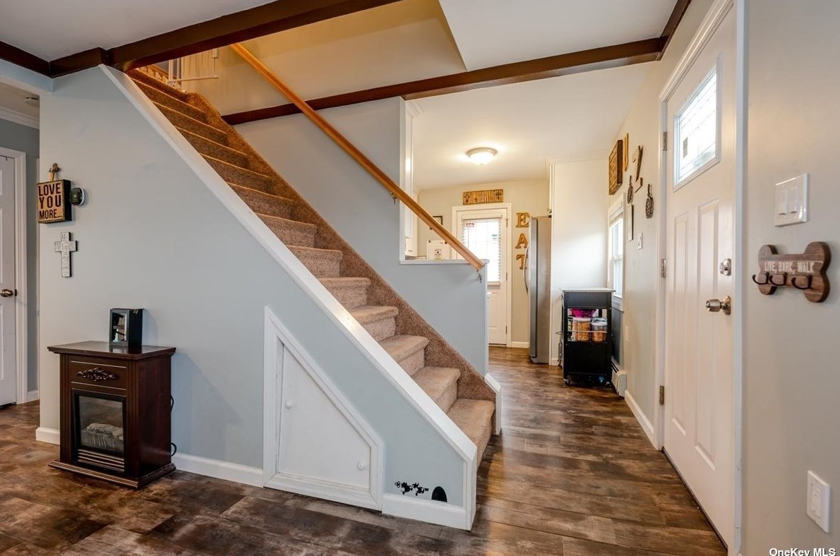 42 Clay Ln, Plainedge NY  11756-4807 exterior