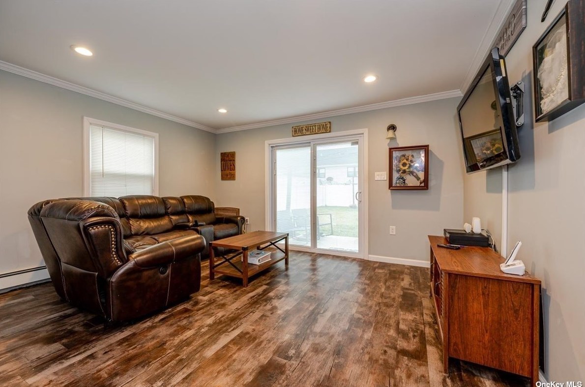 42 Clay Ln, Plainedge NY  11756-4807 exterior