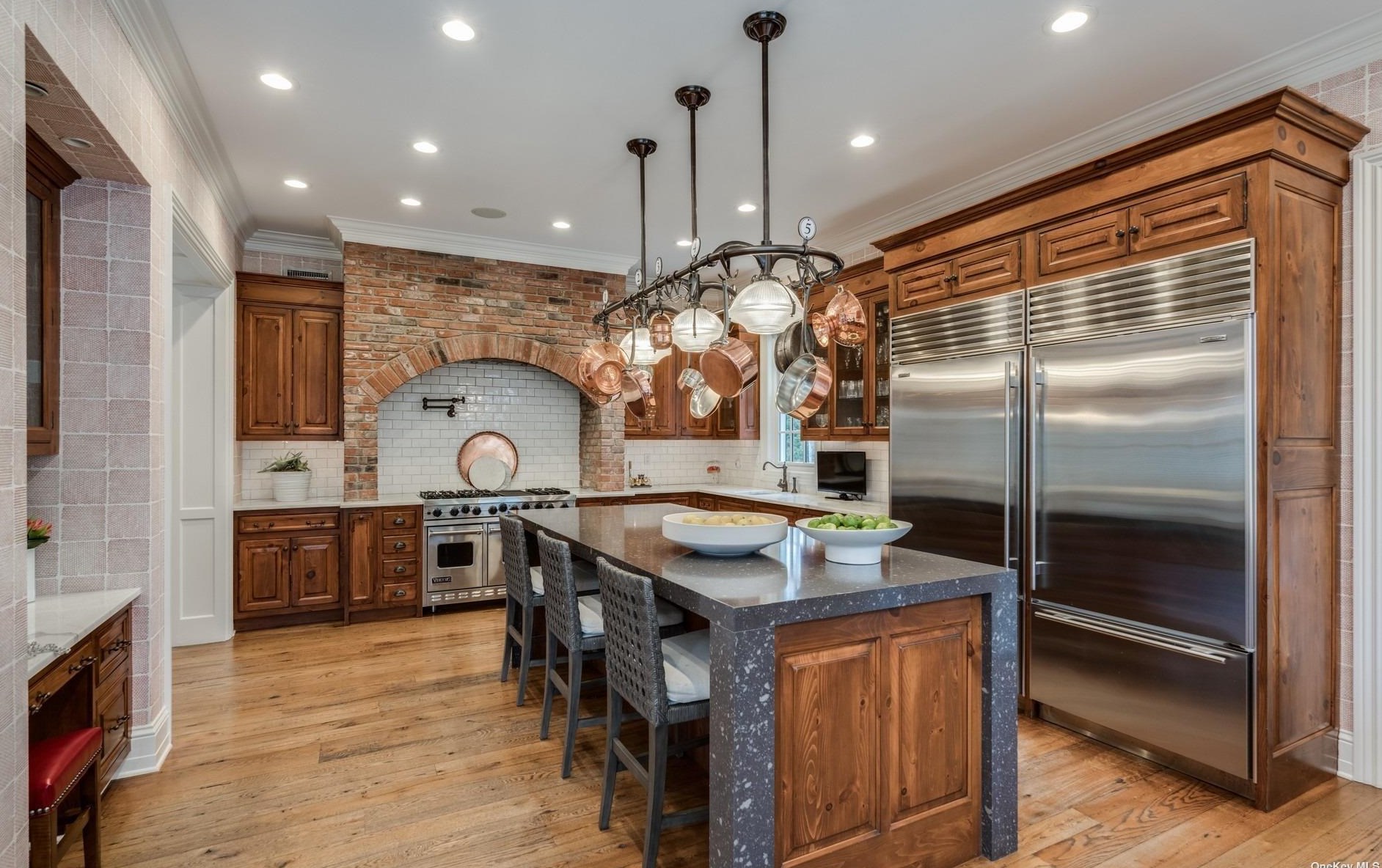 29 The Maples, East Hills NY  11576-1921 exterior