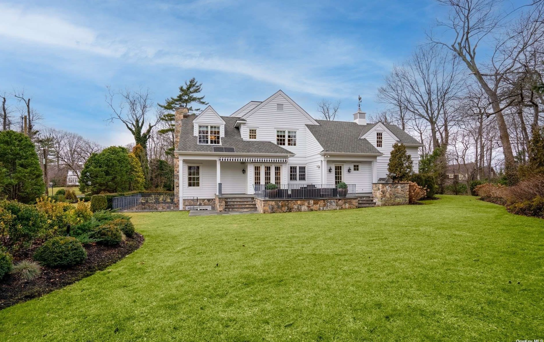 29 The Maples, East Hills NY  11576-1921 exterior