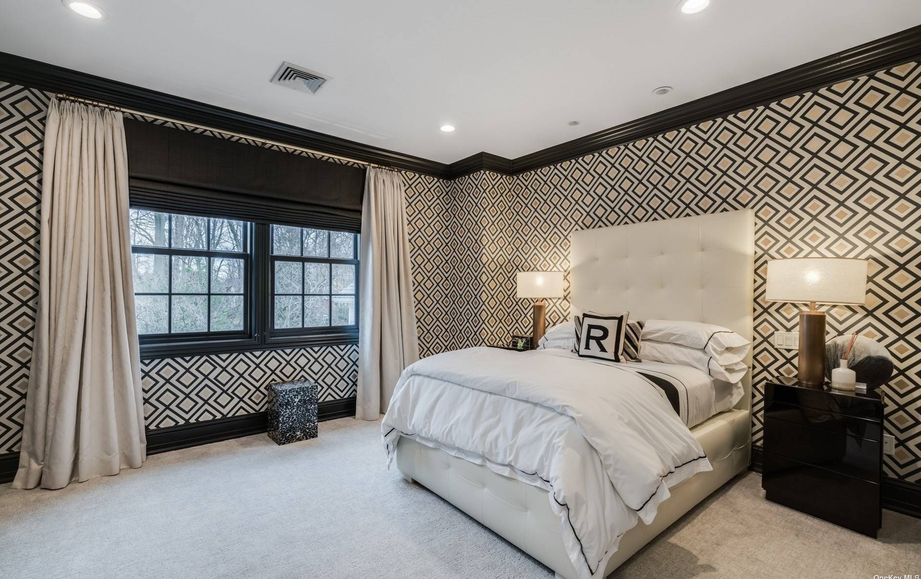 29 The Maples, East Hills NY  11576-1921 exterior