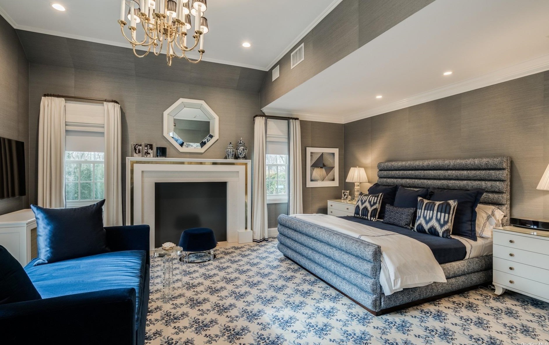 29 The Maples, East Hills NY  11576-1921 exterior