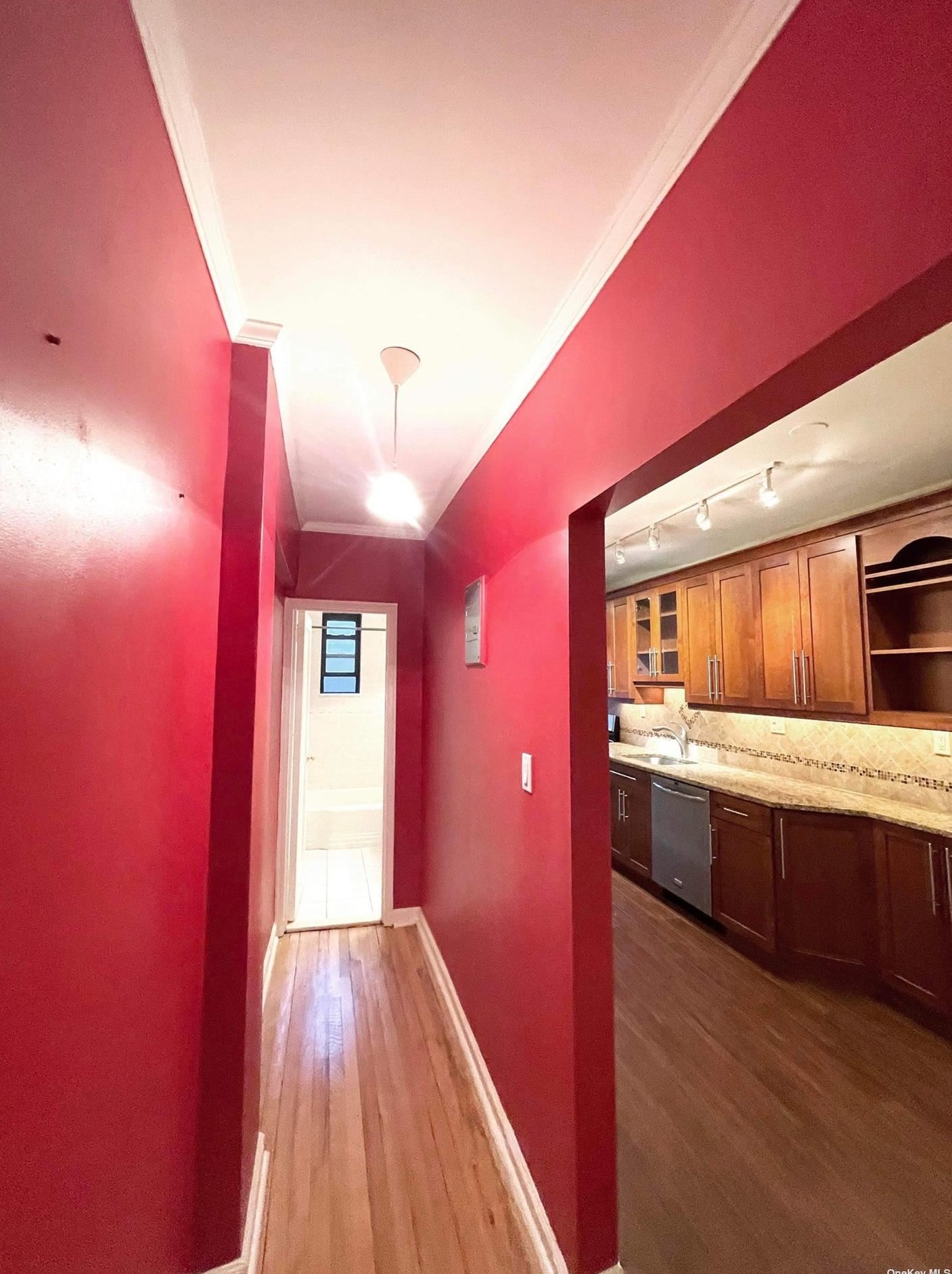 90 Schenck Ave #3m, Great Neck, NY 11021