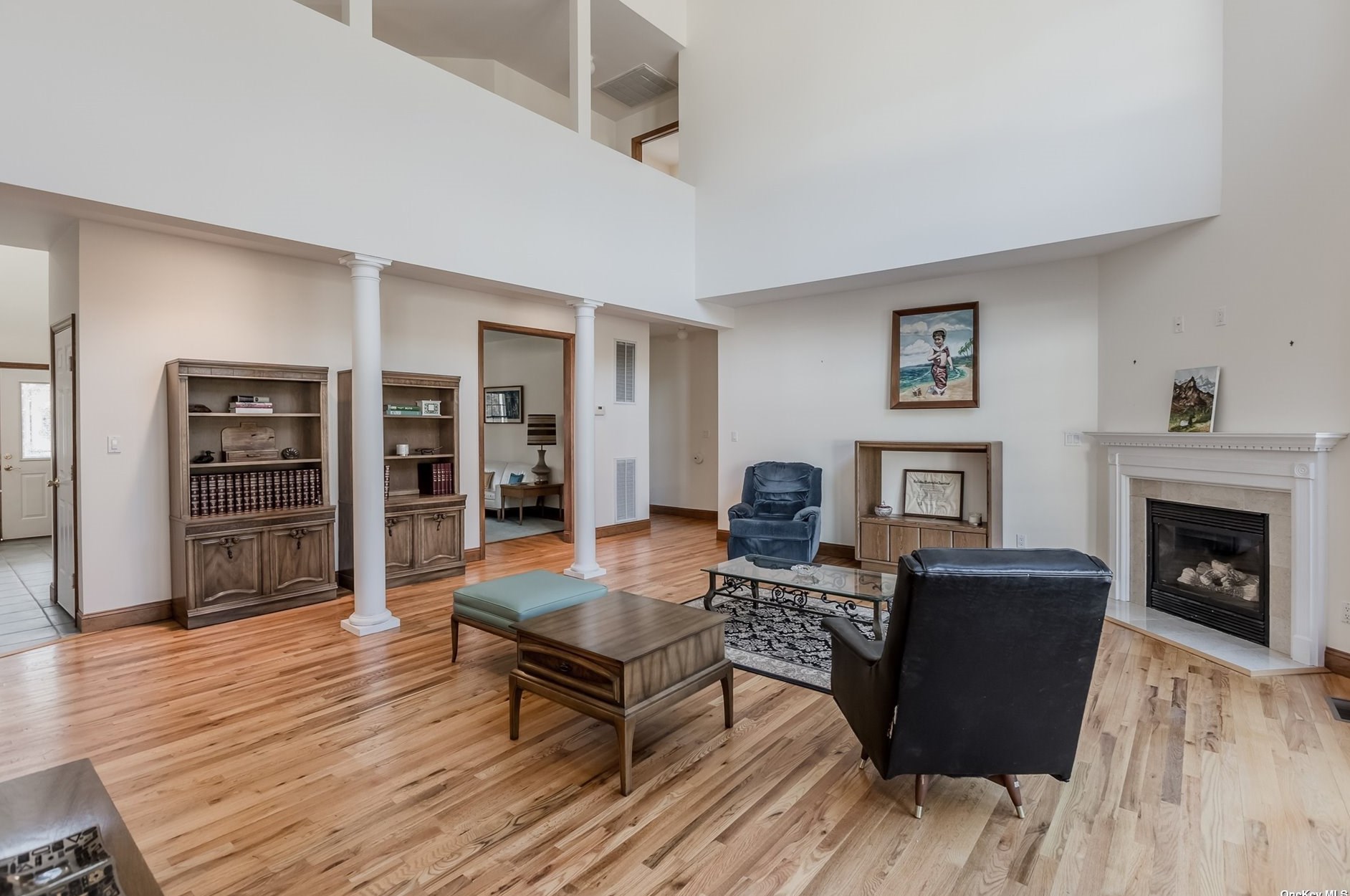 8 Trafalgar Ct, Hunt NY  11743-3989 exterior