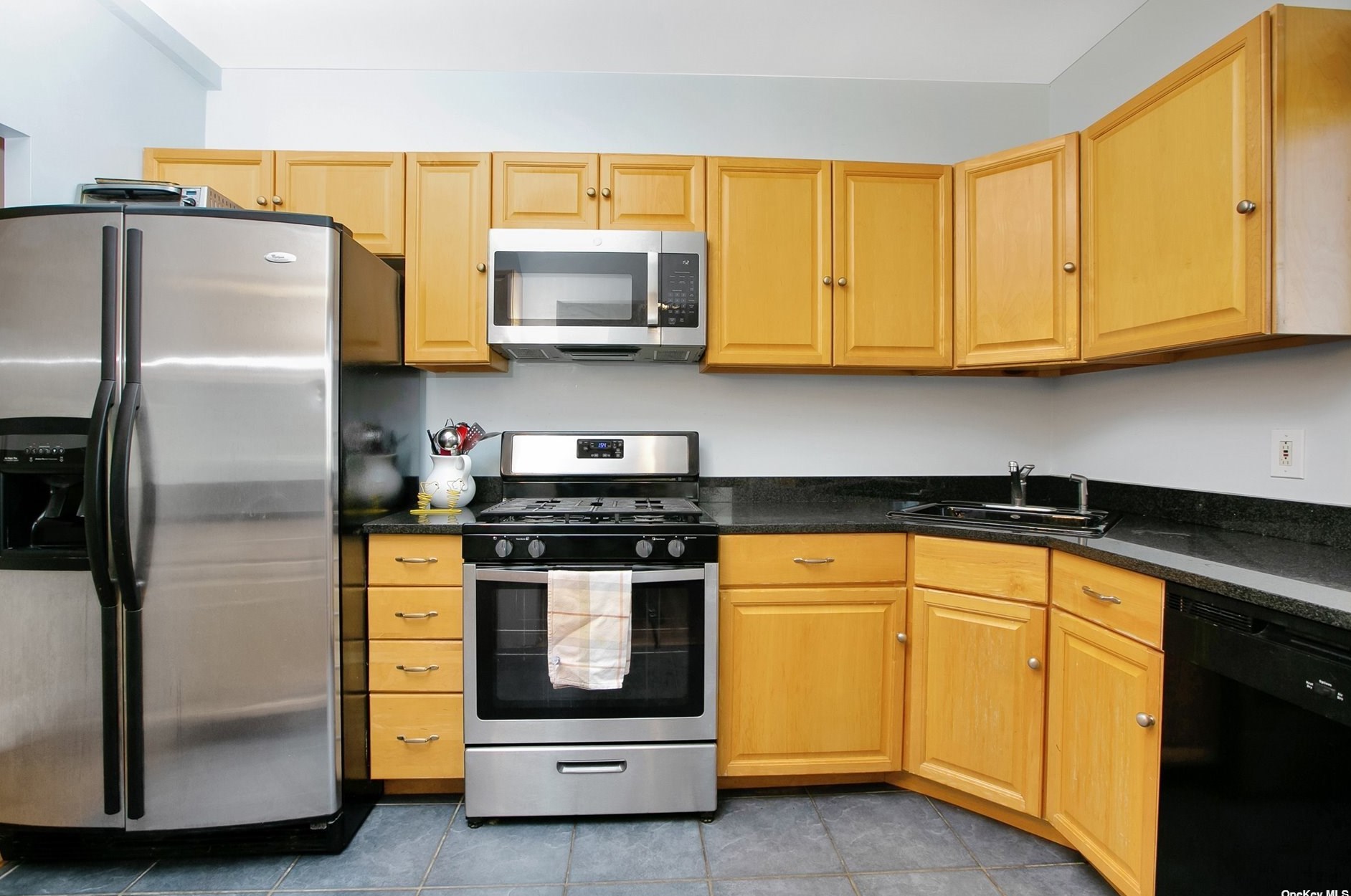 12 Bath St, East Atlantic Beach NY  11561-5007 exterior