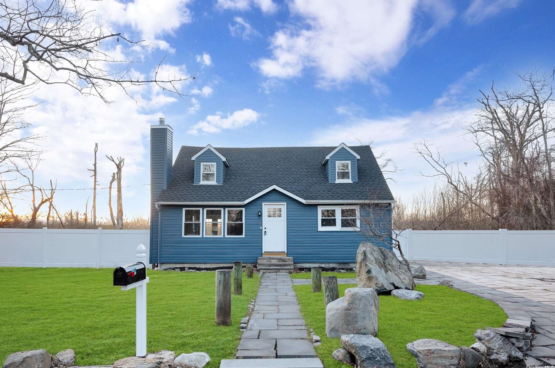 14 Waverly Rd, Smith Point NY 11967-4142 exterior