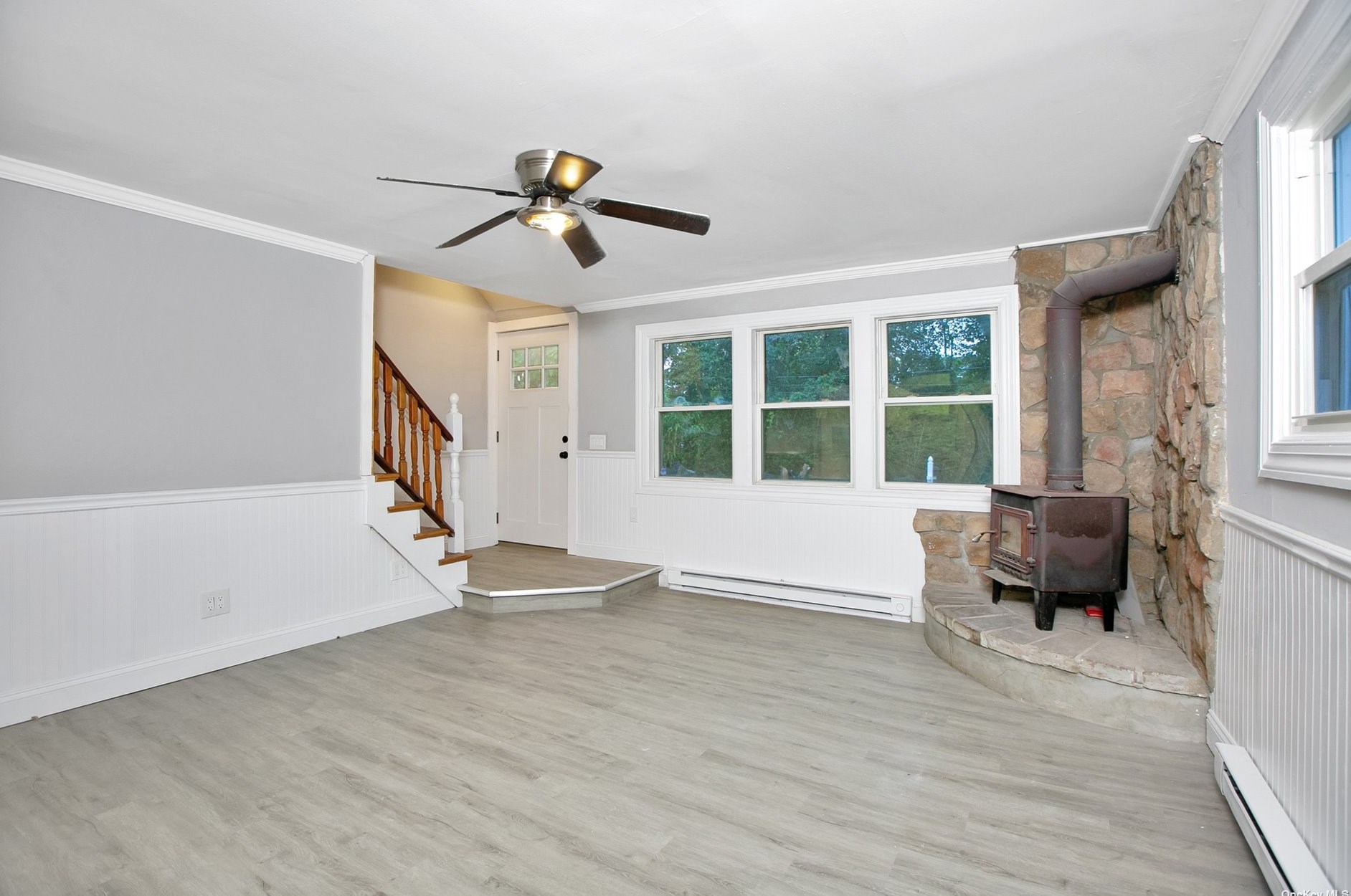 14 Waverly Rd, Smith Point NY 11967-4142 exterior