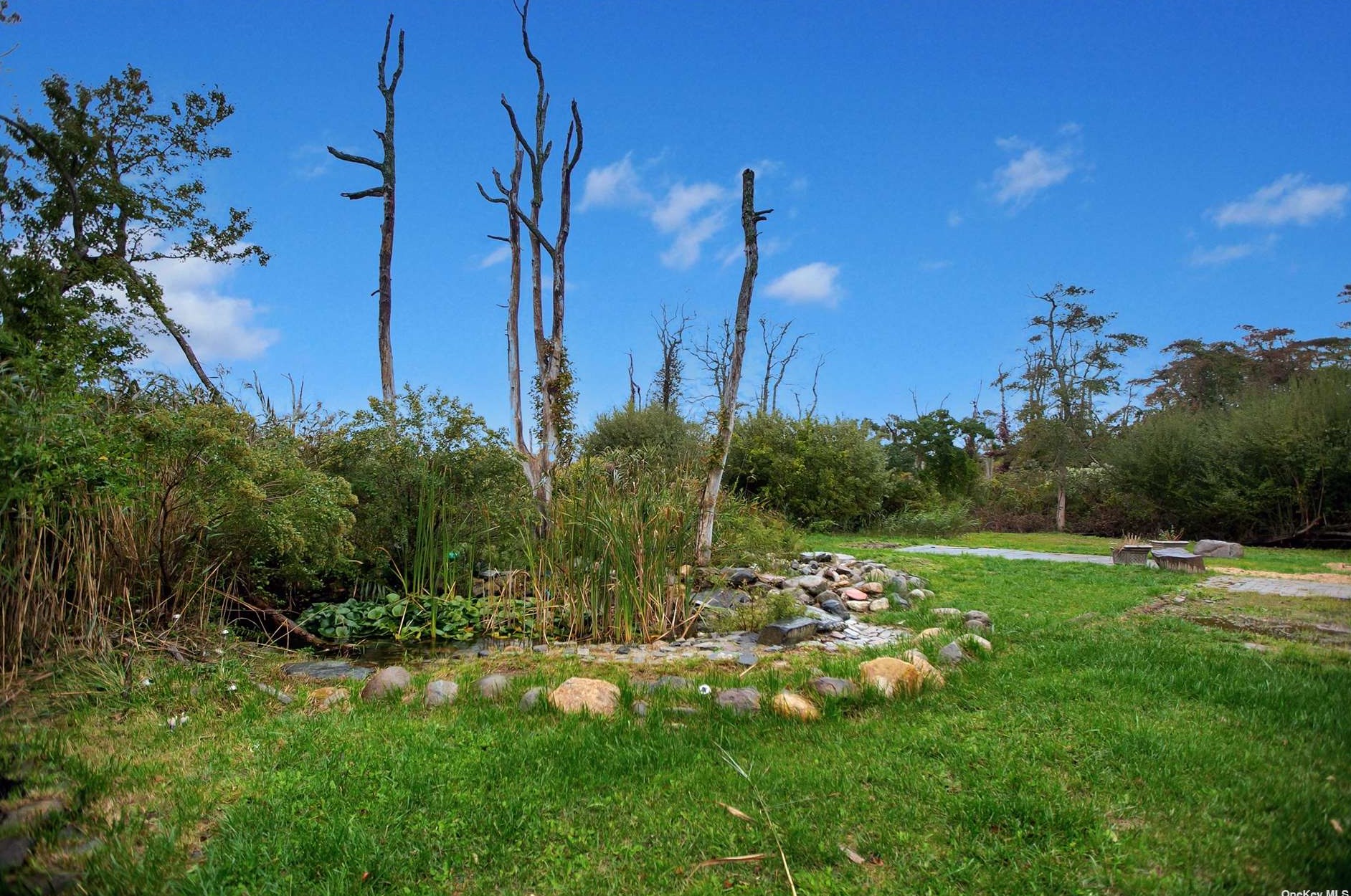 14 Waverly Rd, Smith Point NY 11967-4142 exterior