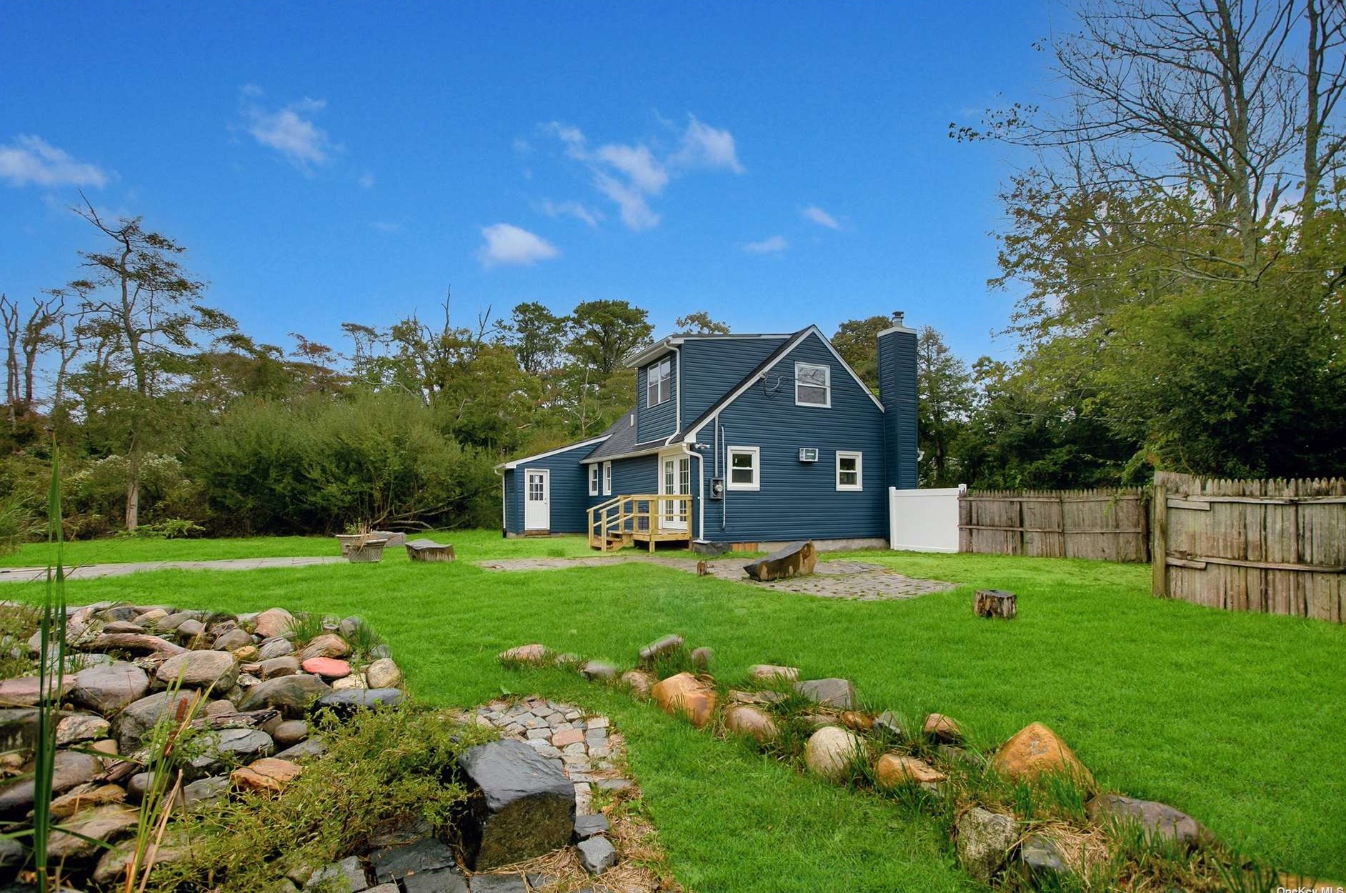 14 Waverly Rd, Smith Point NY 11967-4142 exterior