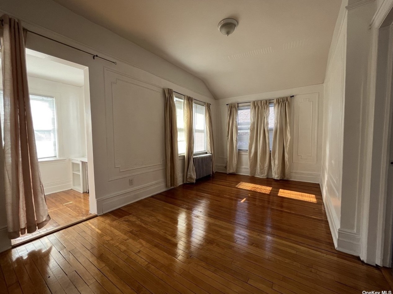 57-19 Penrod St, Flushing NY  11368-3935 exterior