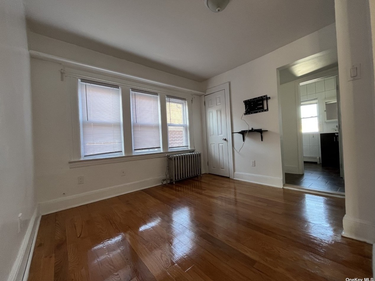 57-19 Penrod St, Flushing NY  11368-3935 exterior