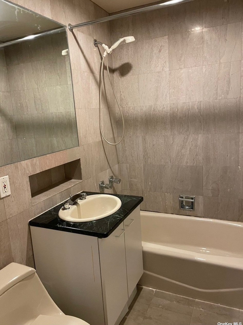 4231 Colden St, Flushing NY  11355-3901 exterior