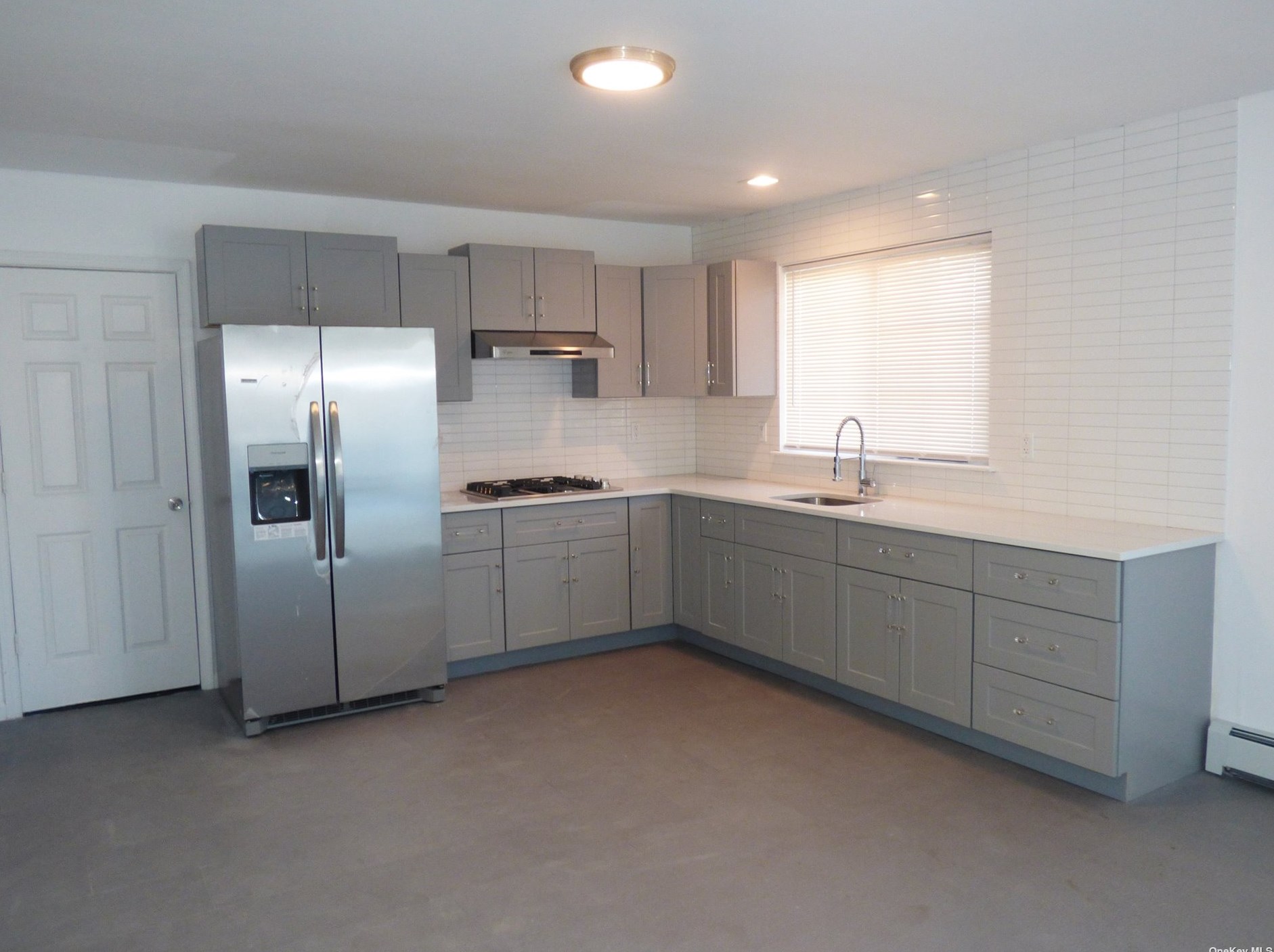 12 Dock Dr, Freeport NY  11520-5258 exterior