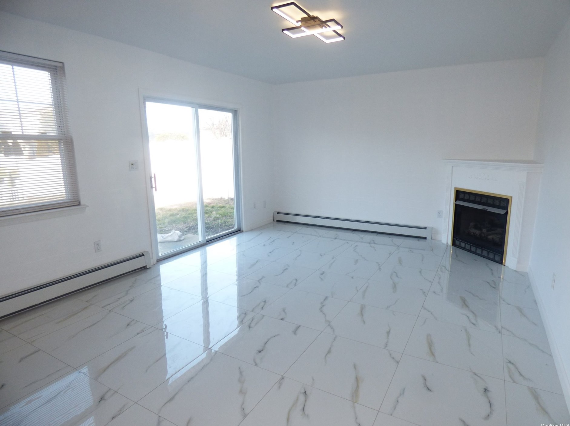 12 Dock Dr, Freeport NY  11520-5222 exterior