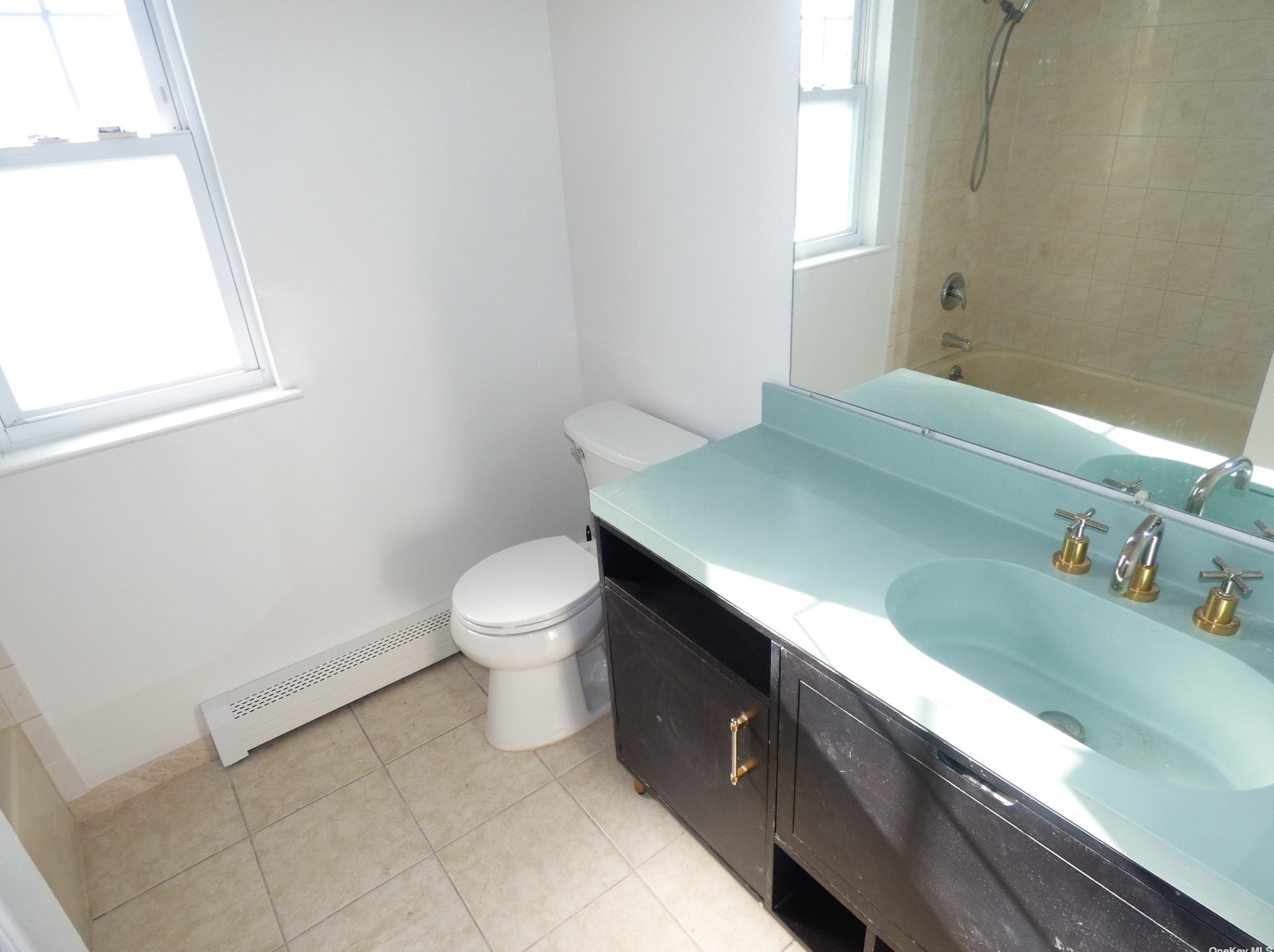 12 Dock Dr, Freeport NY  11520-5222 exterior