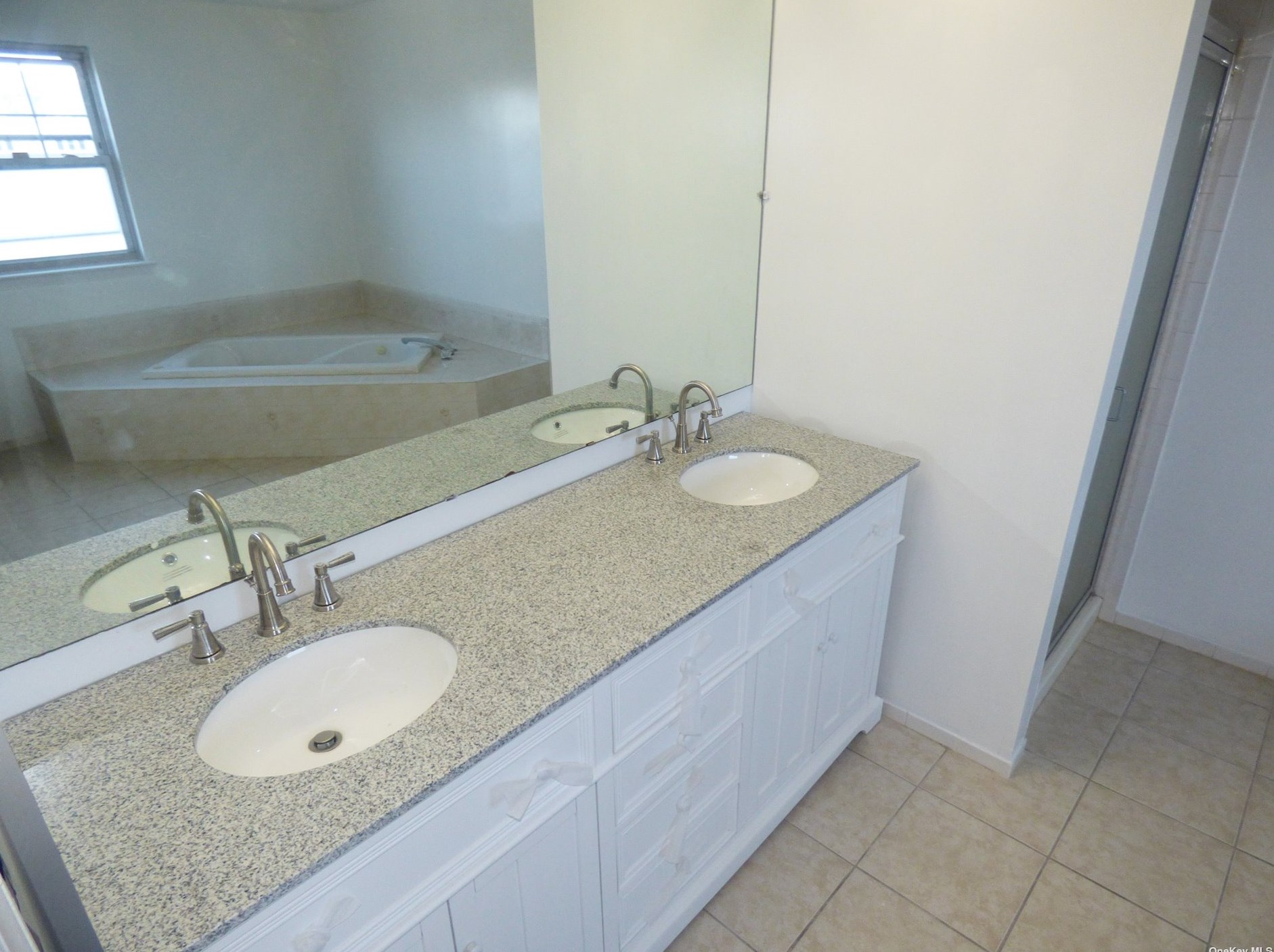 12 Dock Dr, Freeport NY  11520-5222 exterior