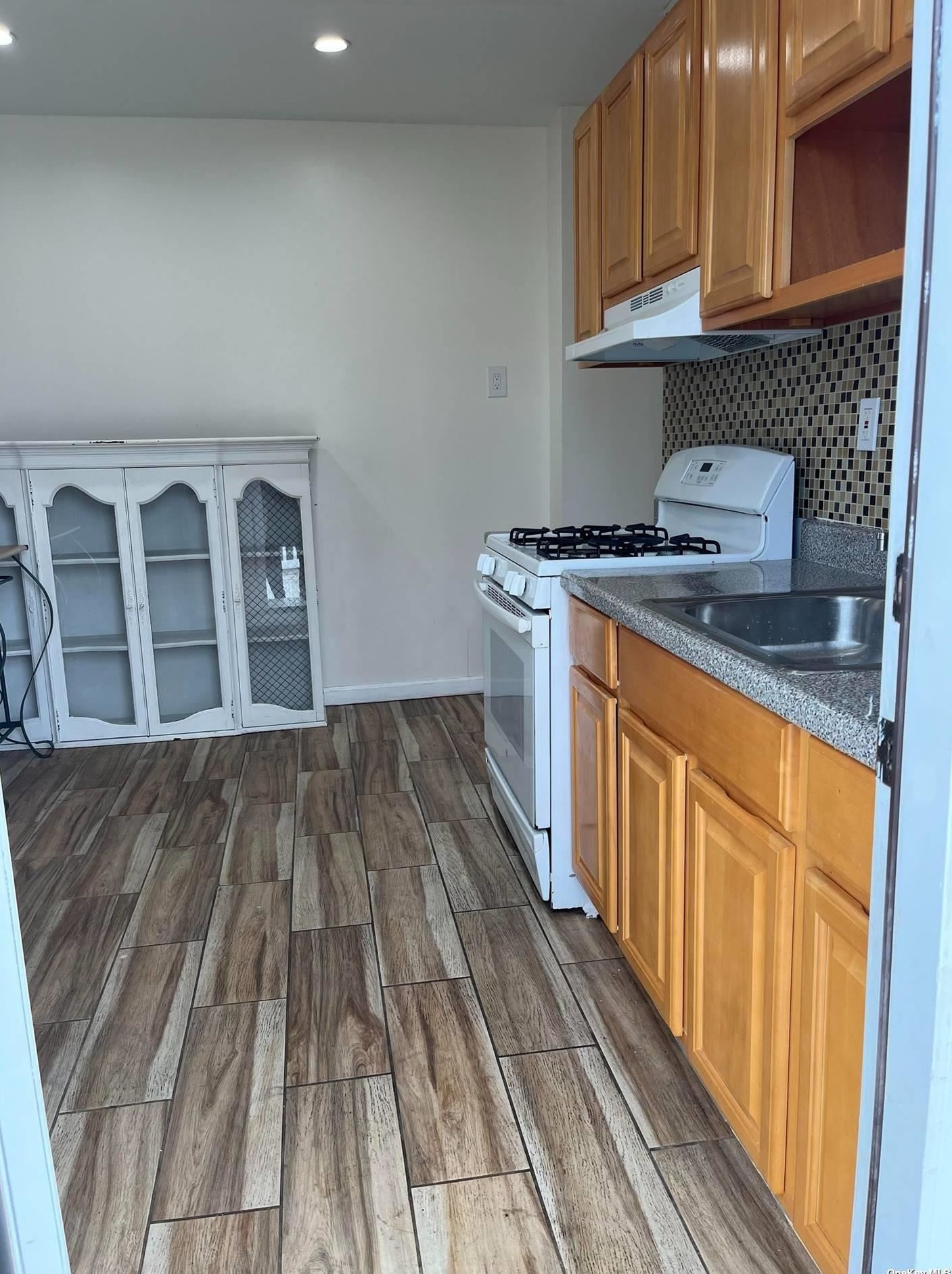 92-34 218th Pl #2nd Fl, Jamaica, NY 11428