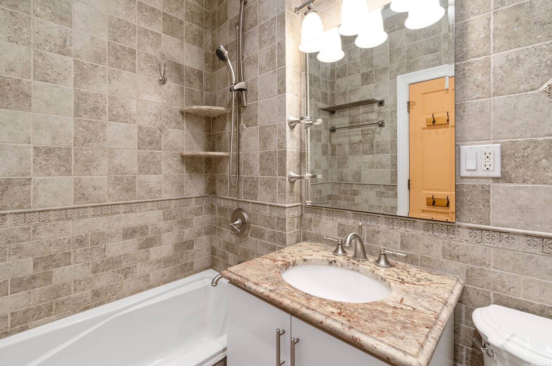 5 Center Dr, Flushing NY 11363-1214 exterior