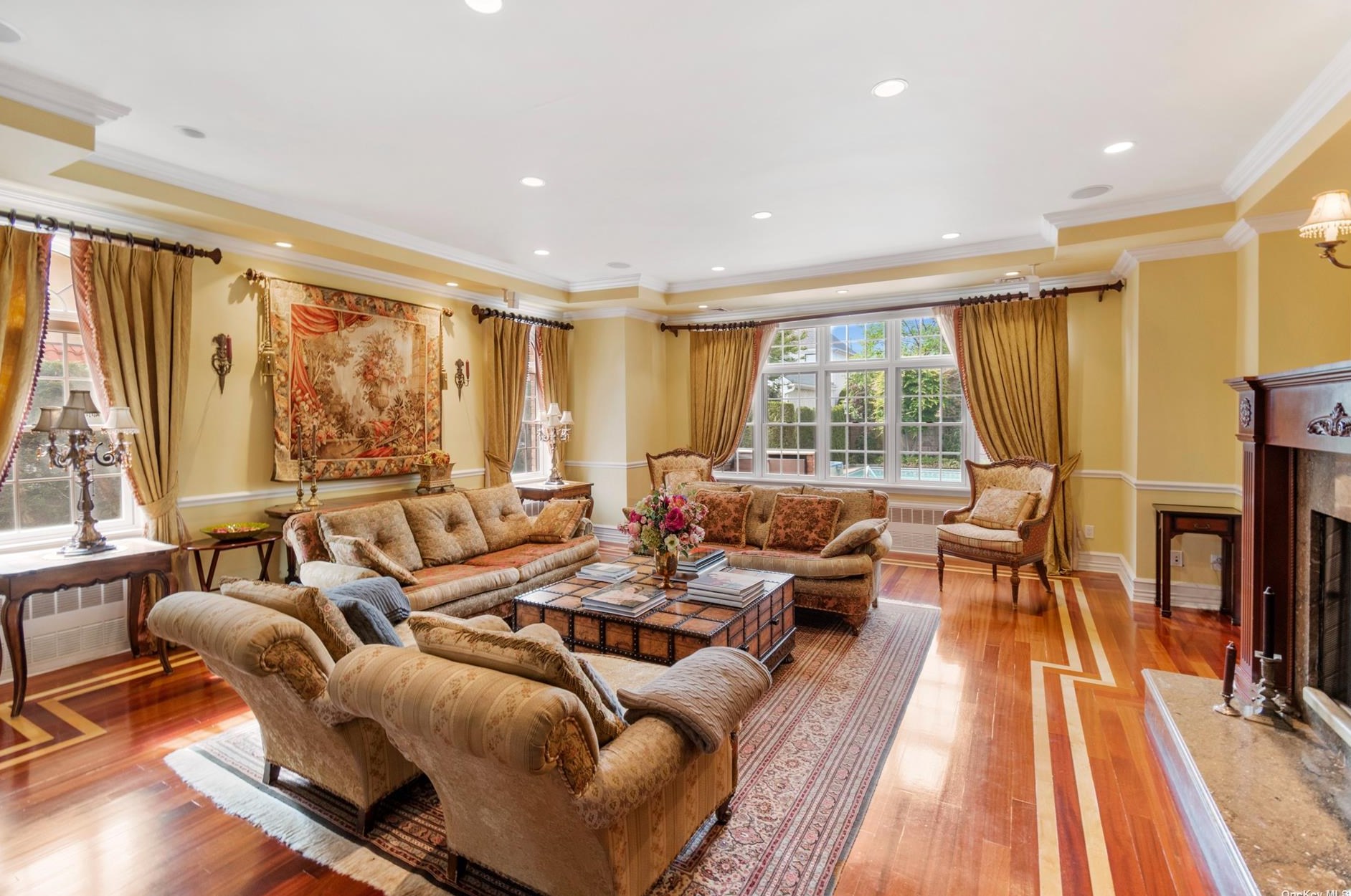 5 Center Dr, Flushing NY 11363-1214 exterior