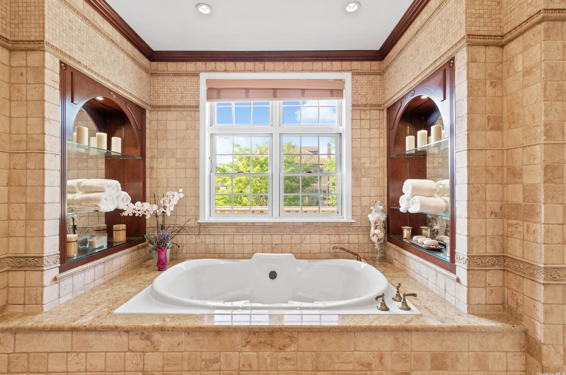 5 Center Dr, Flushing NY 11363-1214 exterior