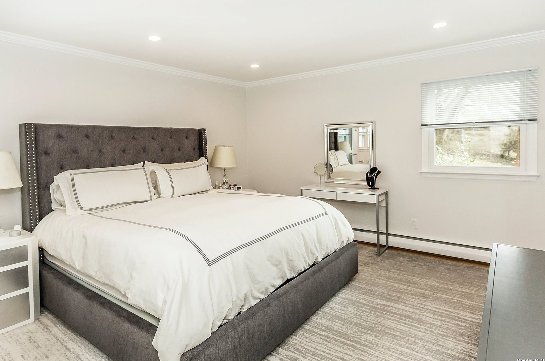 46 Roger Dr, Port Washington NY  11050-2528 exterior