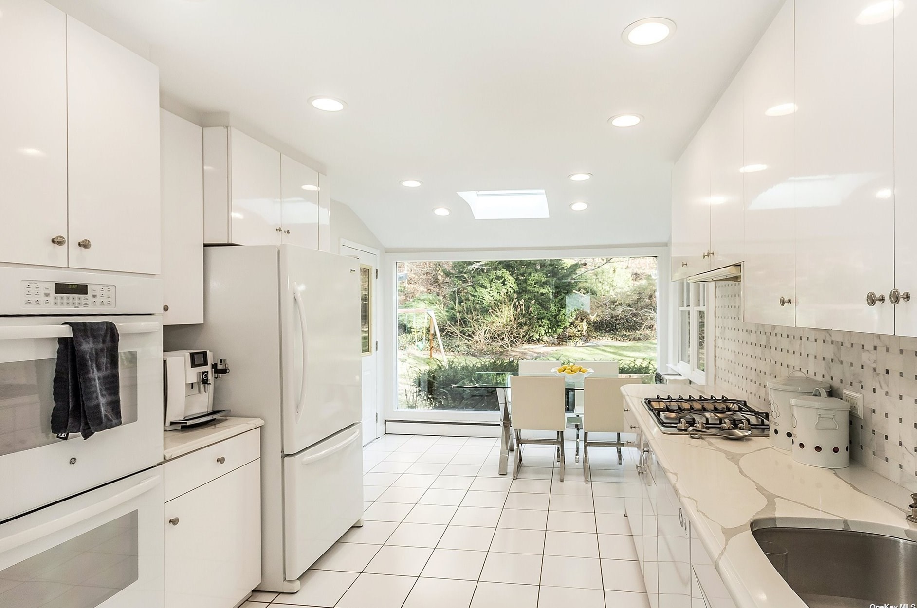 46 Roger Dr, Port Washington NY  11050-2528 exterior