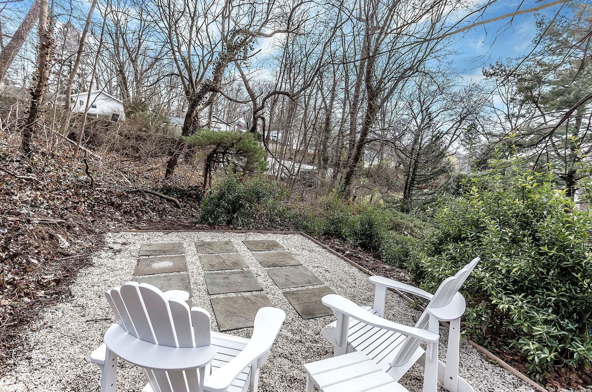 46 Roger Dr, Port Washington NY  11050-2528 exterior