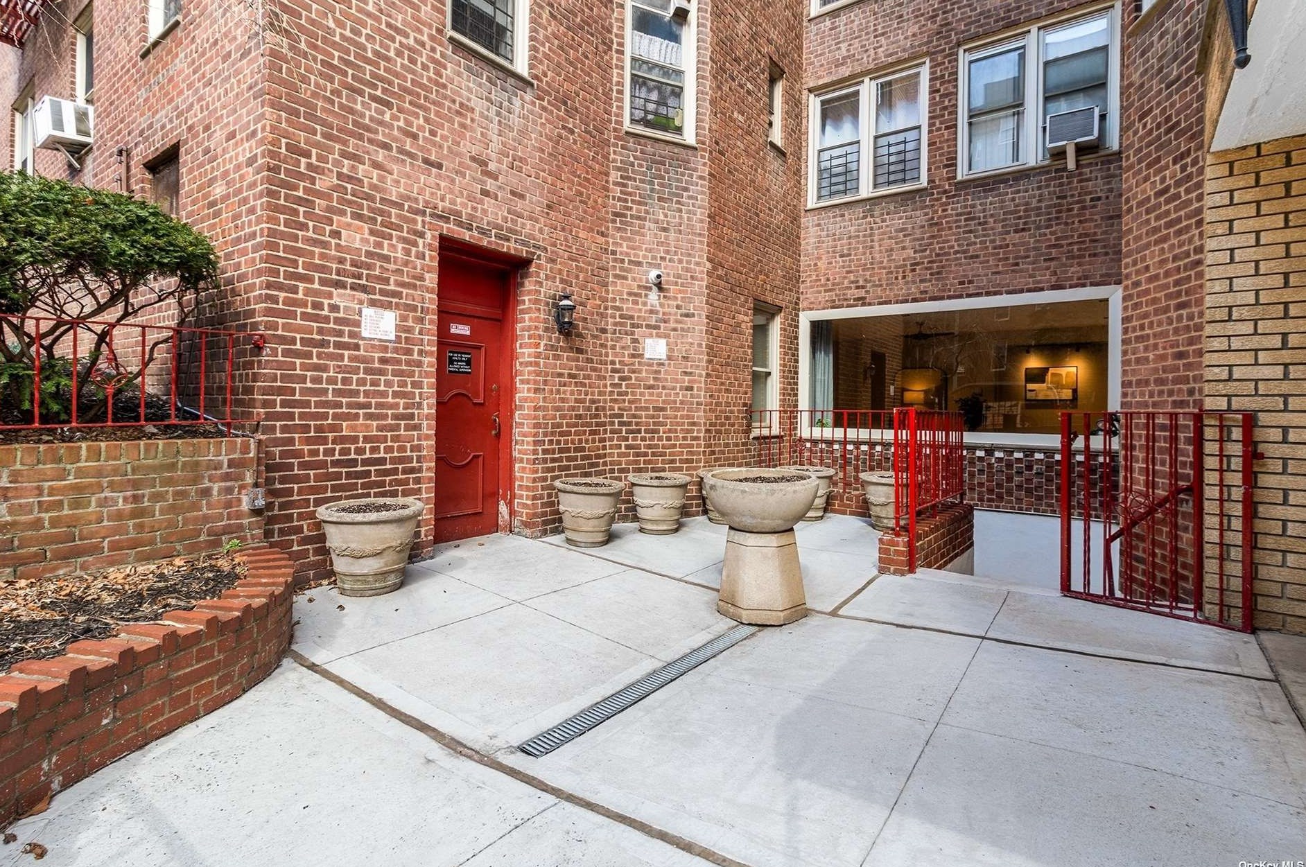 6725 Clyde St, Flushing NY  11375-4056 exterior