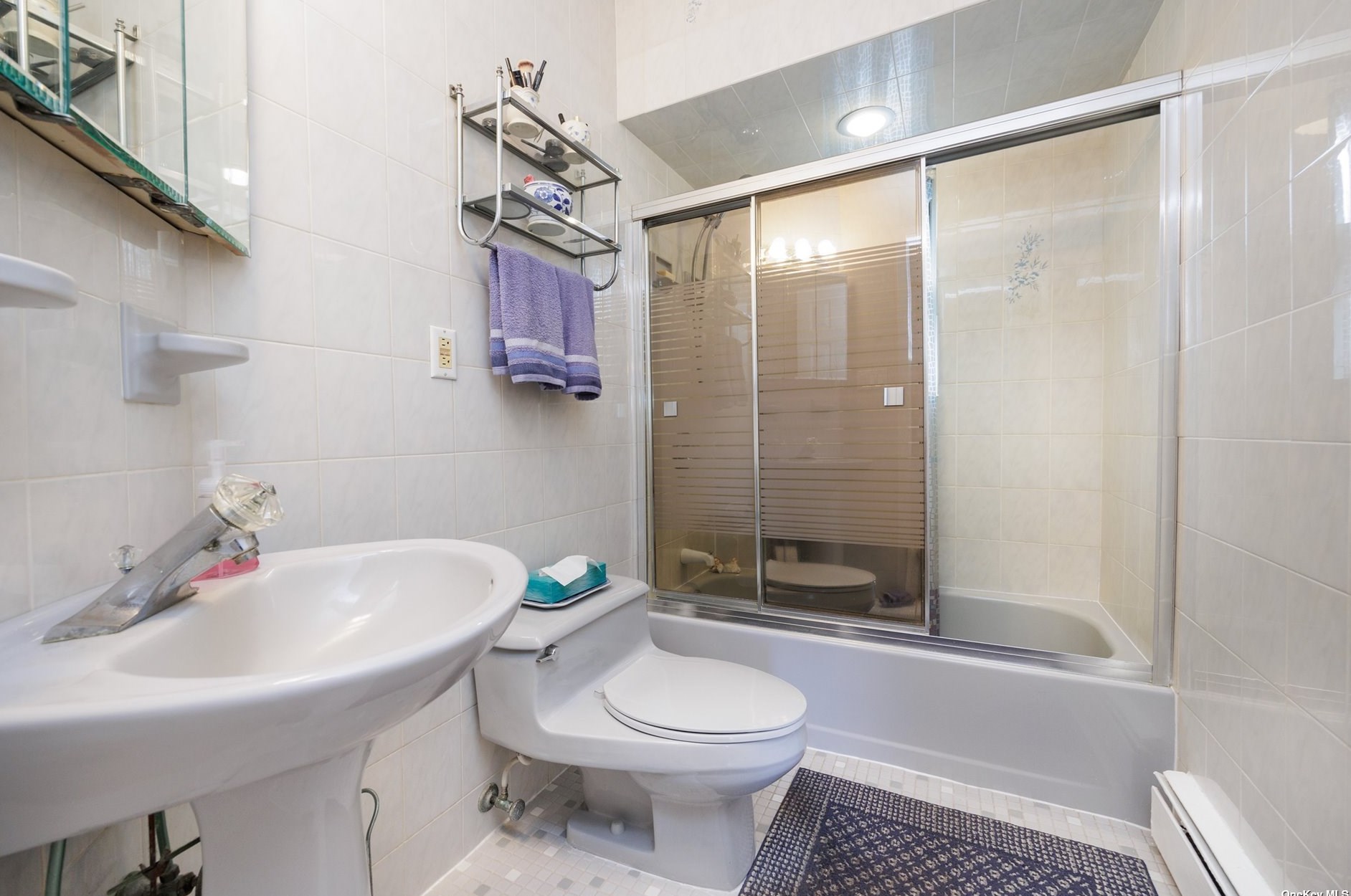 2970 Roxbury Rd, Rockville Centre NY  11572-3220 exterior