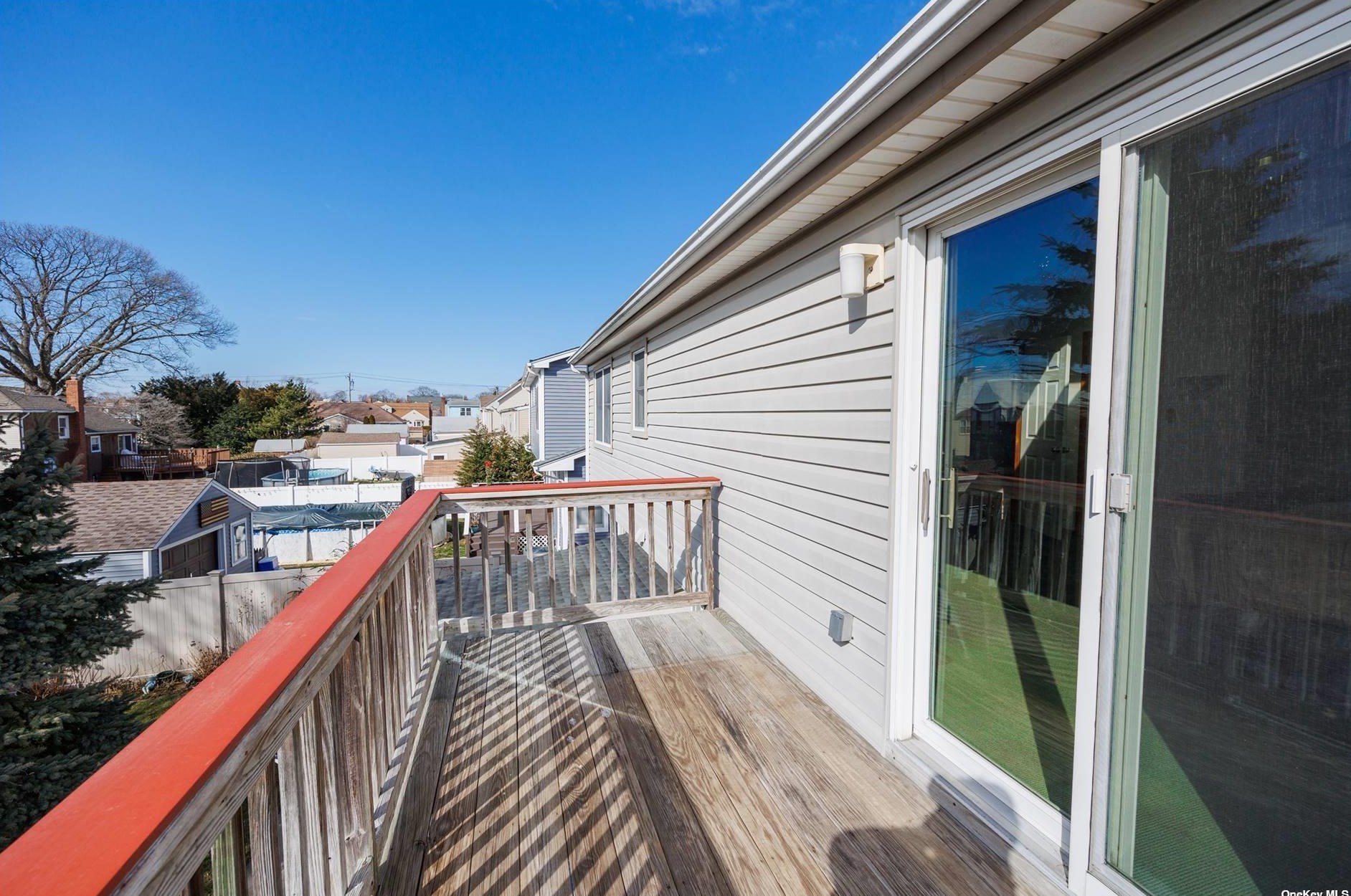 2970 Roxbury Rd, Rockville Centre NY  11572-3220 exterior