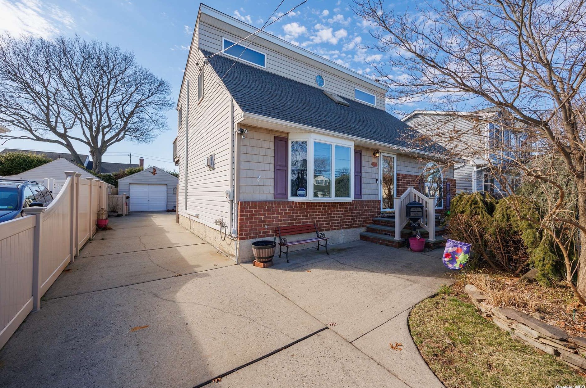 2970 Roxbury Rd, Rockville Centre NY  11572-3220 exterior