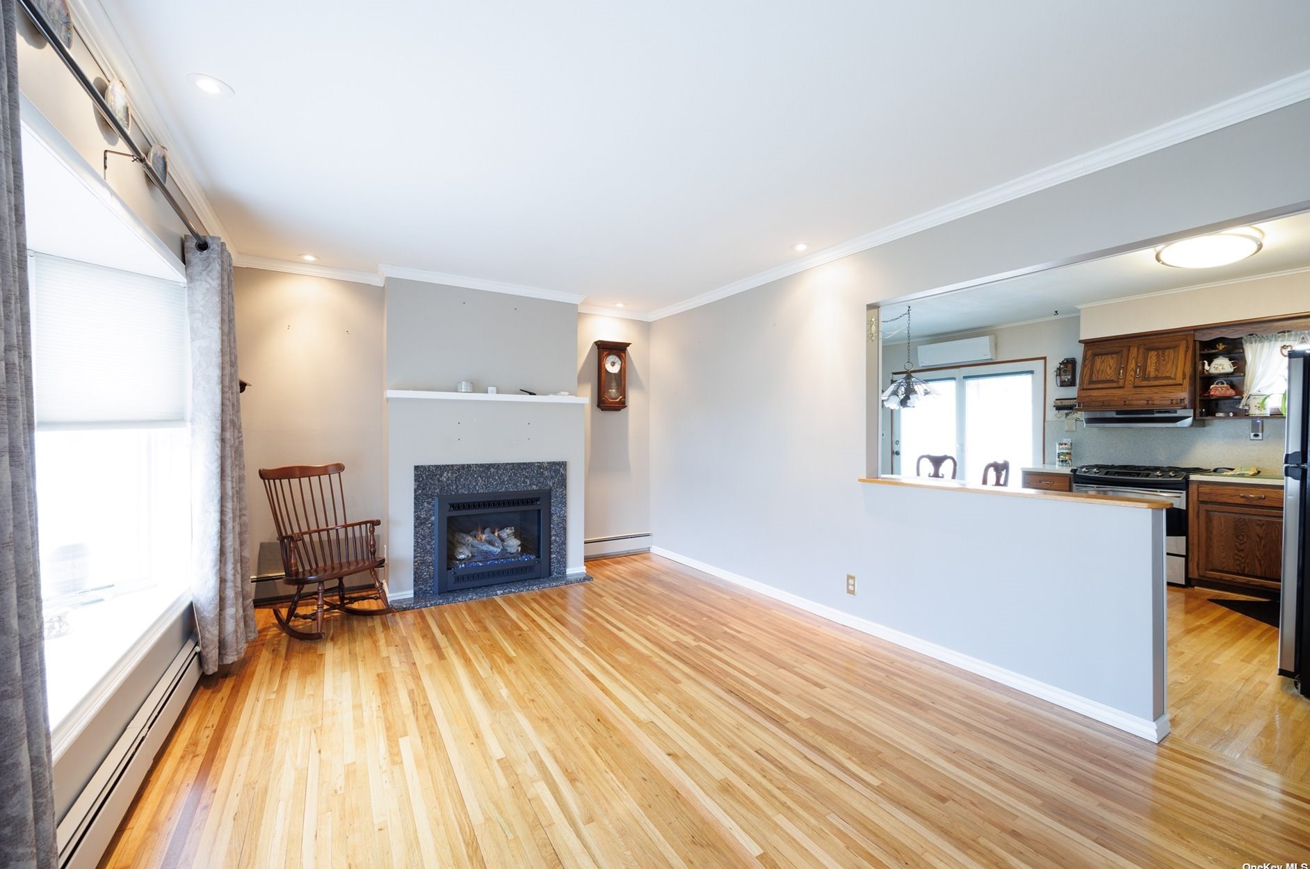 2970 Roxbury Rd, Rockville Centre NY  11572-3220 exterior