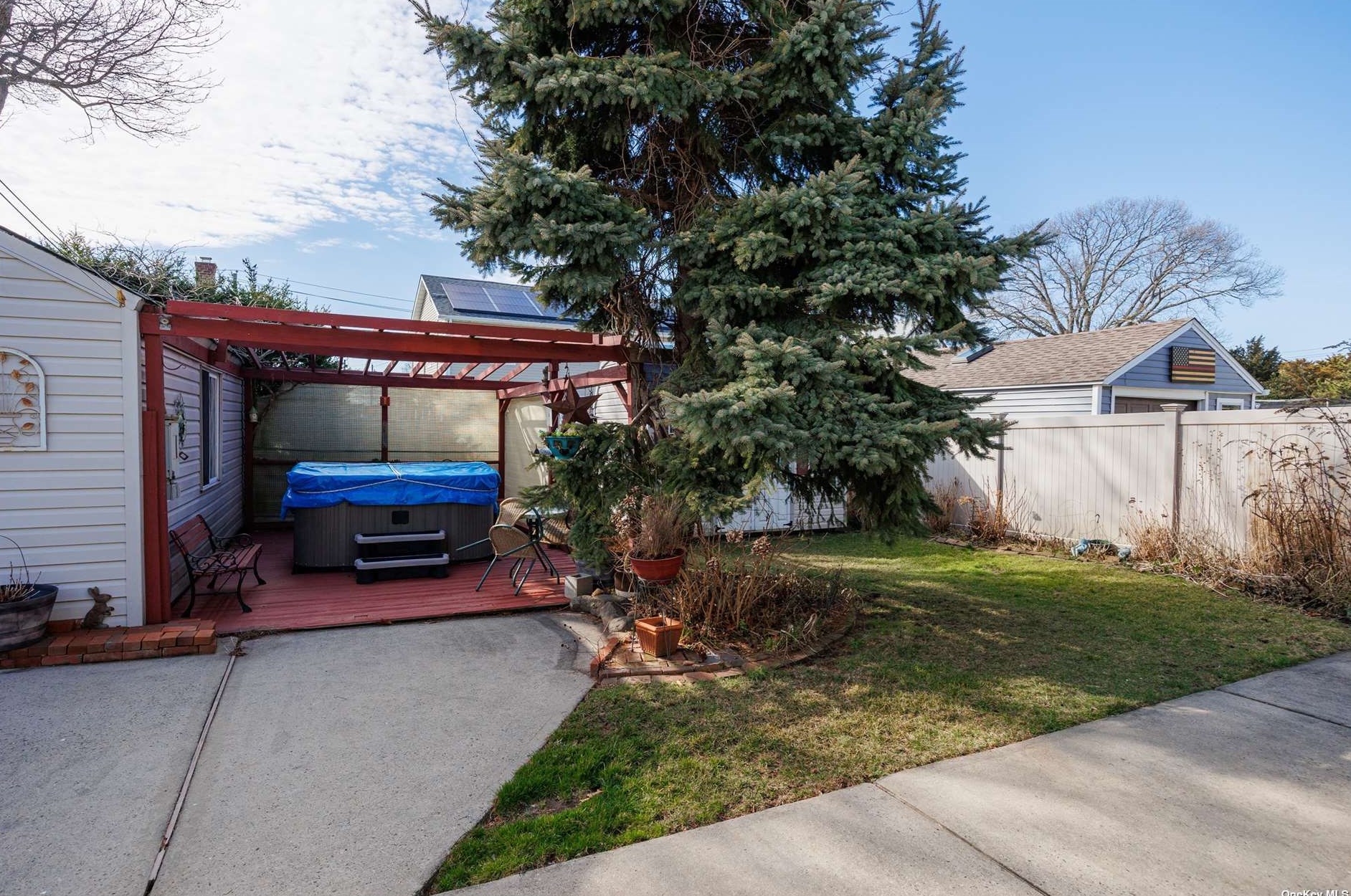 2970 Roxbury Rd, Rockville Centre NY  11572-3220 exterior