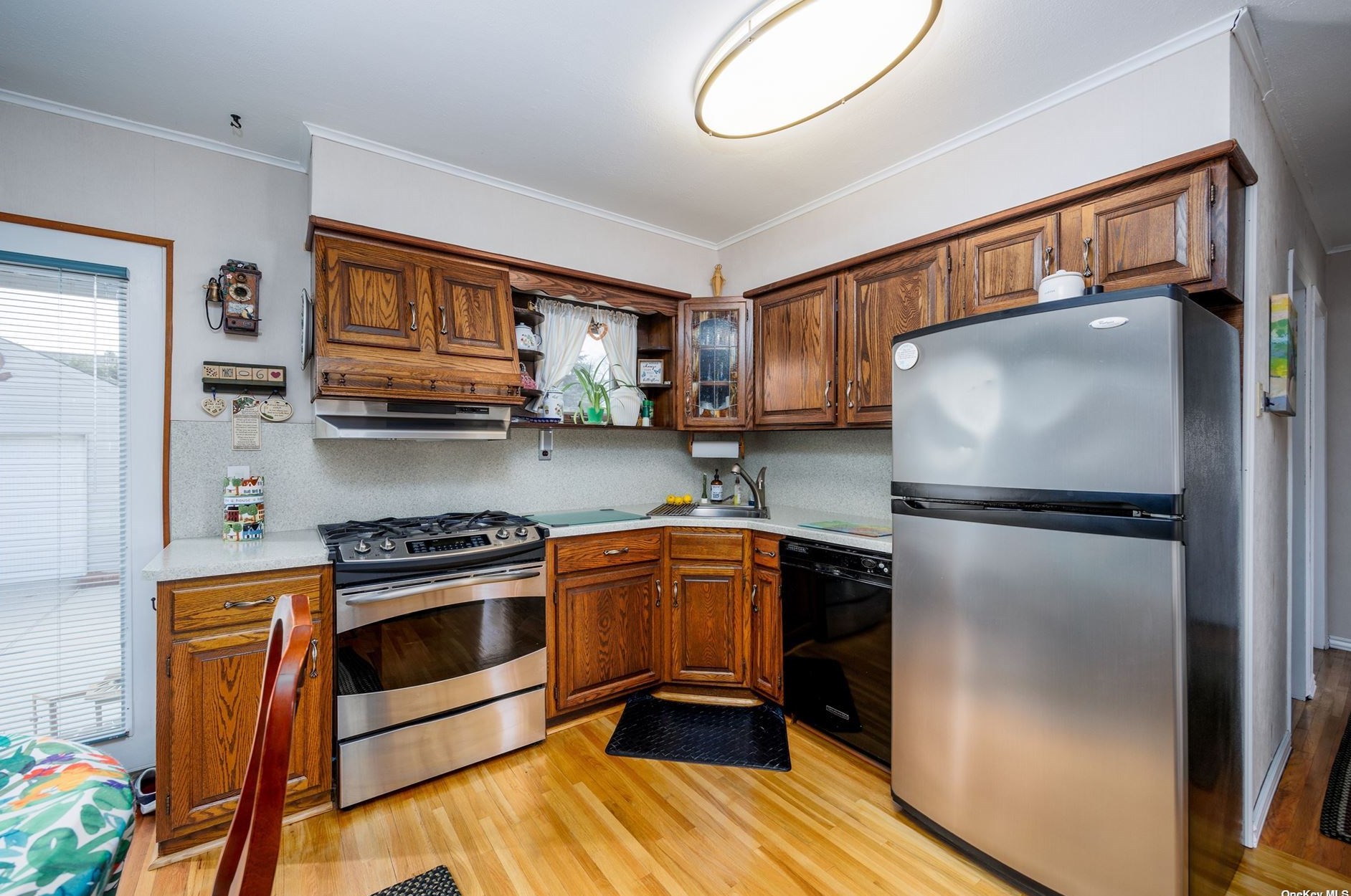 2970 Roxbury Rd, Rockville Centre NY  11572-3220 exterior