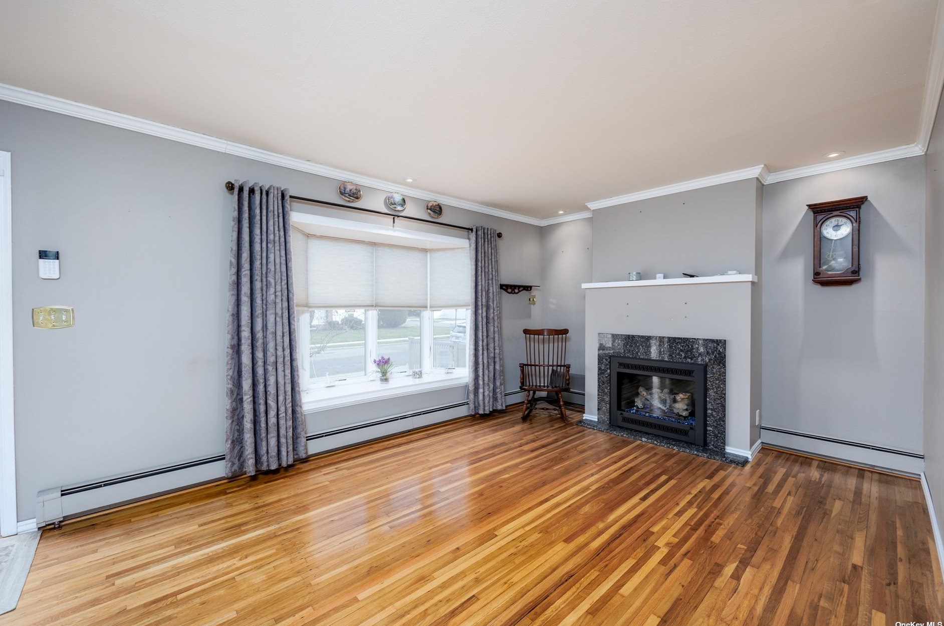 2970 Roxbury Rd, Rockville Centre NY  11572-3220 exterior