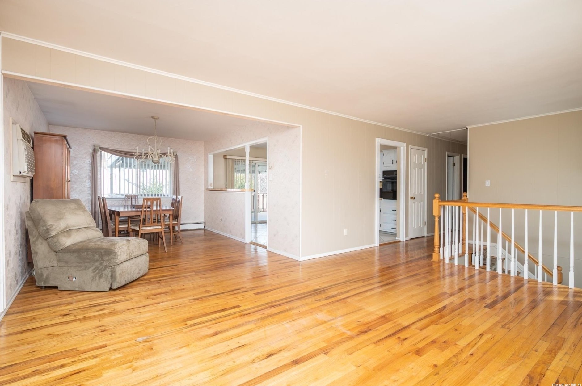 209 Hawthorne St, East Massapequa NY  11758-3102 exterior