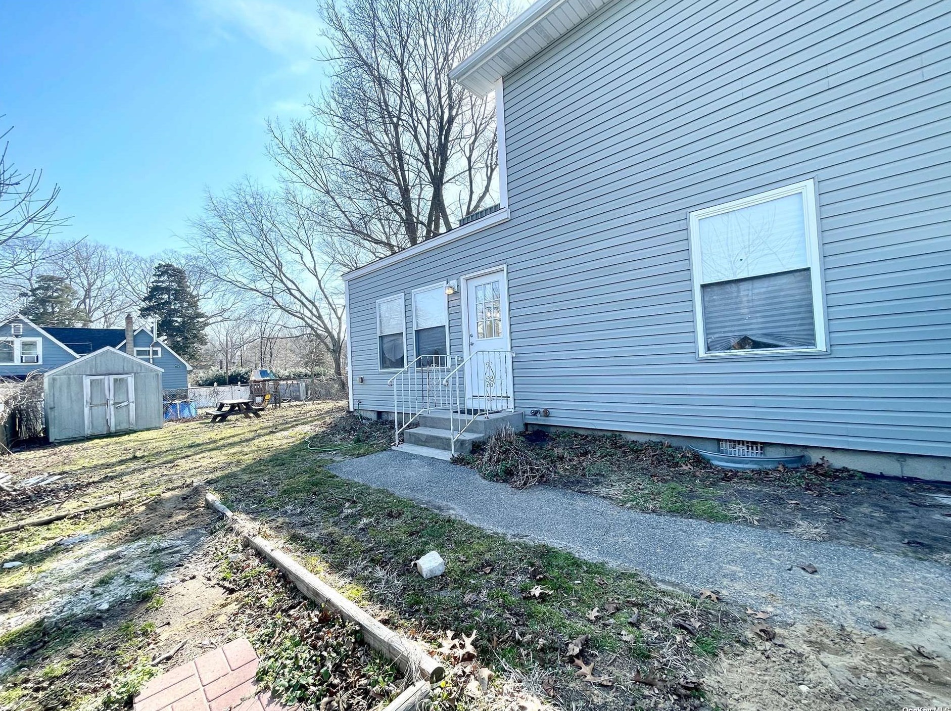 90 Wyona Ave, Selden NY  11784-3229 exterior