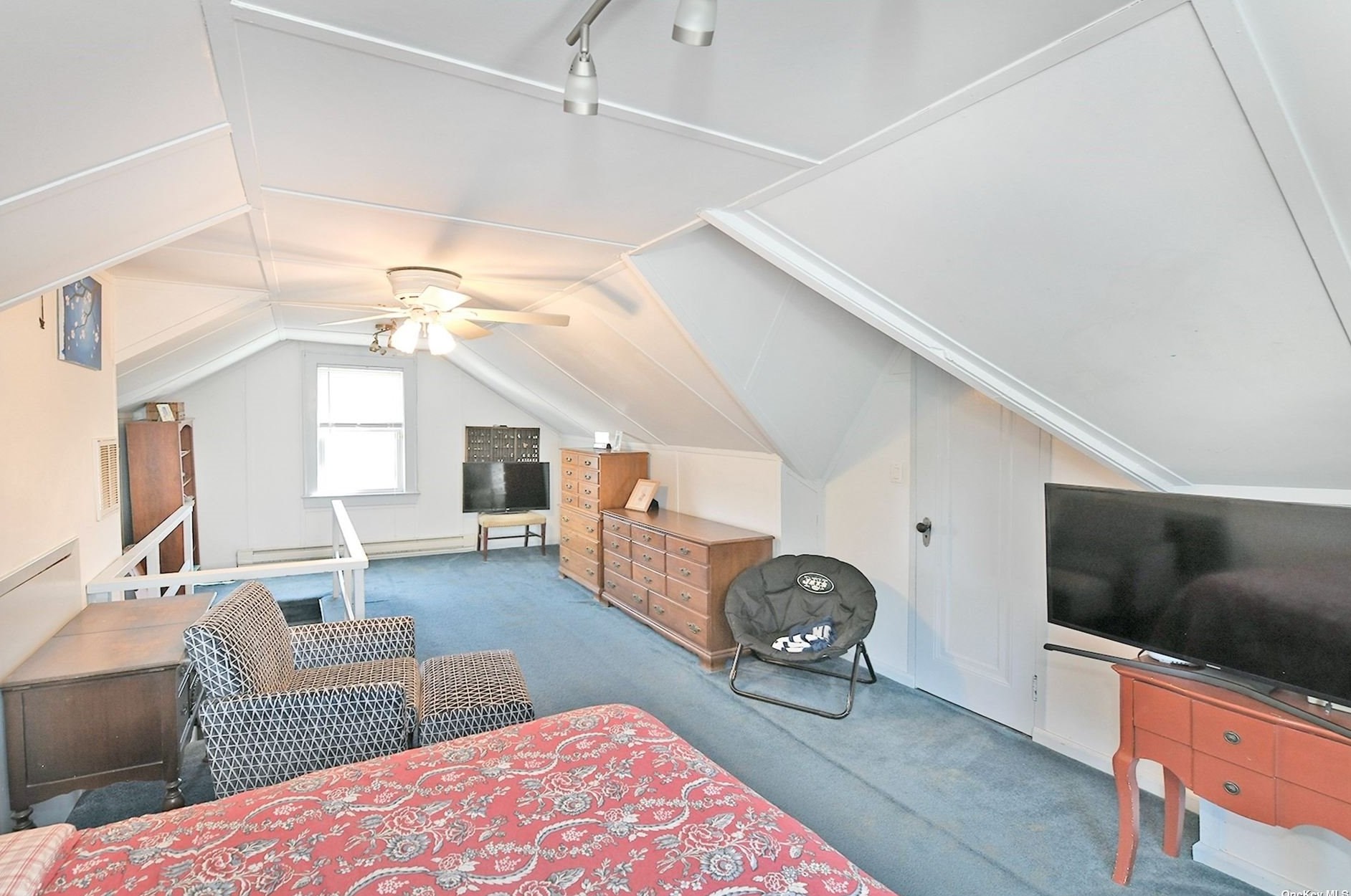 49 Hollywood Ct, Rockville Centre NY  11570-2015 exterior