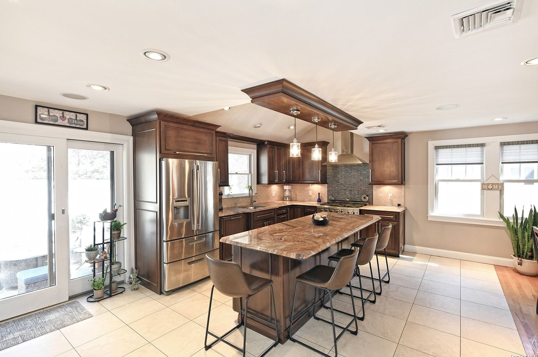 49 Hollywood Ct, Rockville Centre NY  11570-2015 exterior