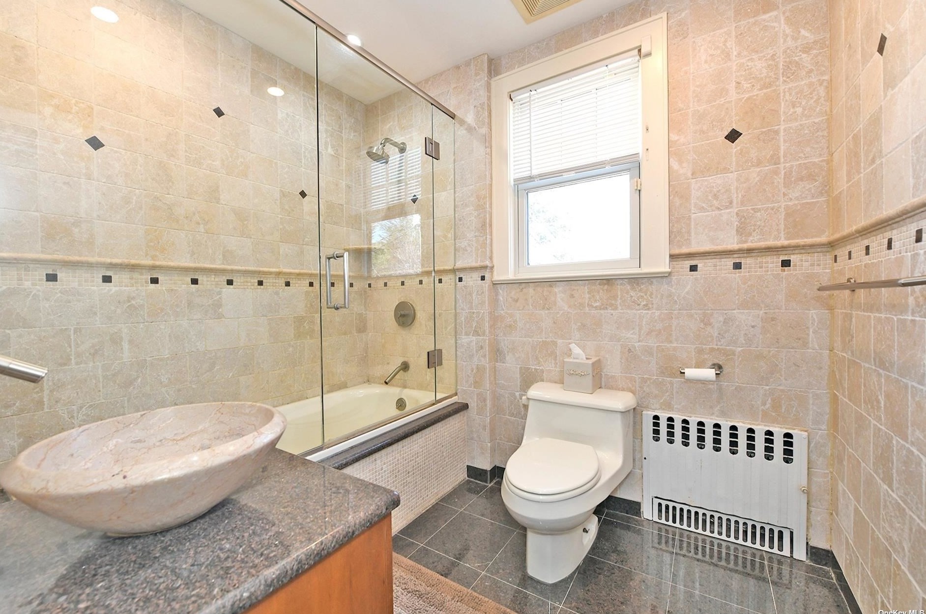 49 Hollywood Ct, Rockville Centre NY  11570-2015 exterior