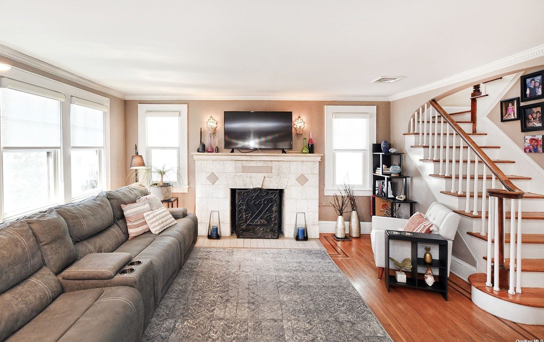 49 Hollywood Ct, Rockville Centre NY  11570-2015 exterior