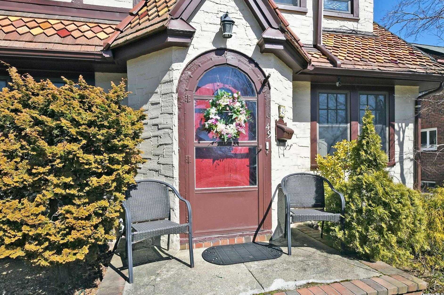 49 Hollywood Ct, Rockville Centre NY  11570-2015 exterior