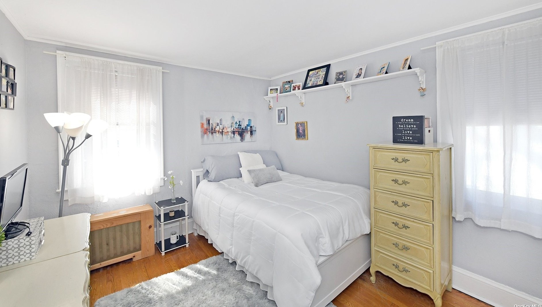 49 Hollywood Ct, Rockville Centre NY  11570-2015 exterior