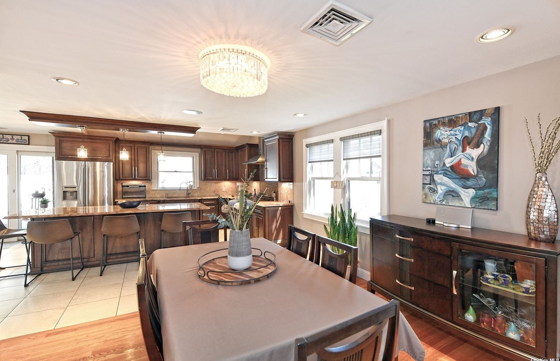 49 Hollywood Ct, Rockville Centre NY  11570-2015 exterior