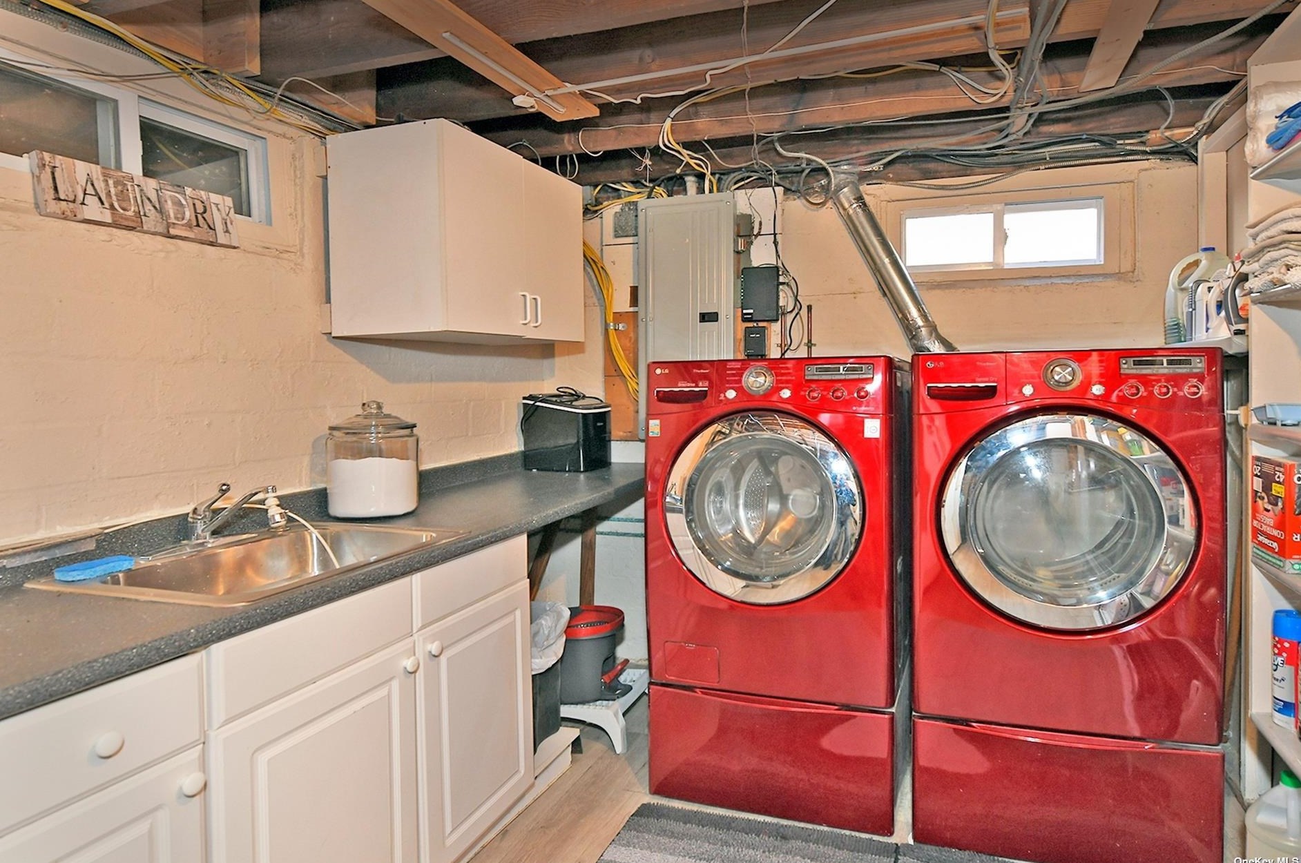 49 Hollywood Ct, Rockville Centre NY  11570-2015 exterior