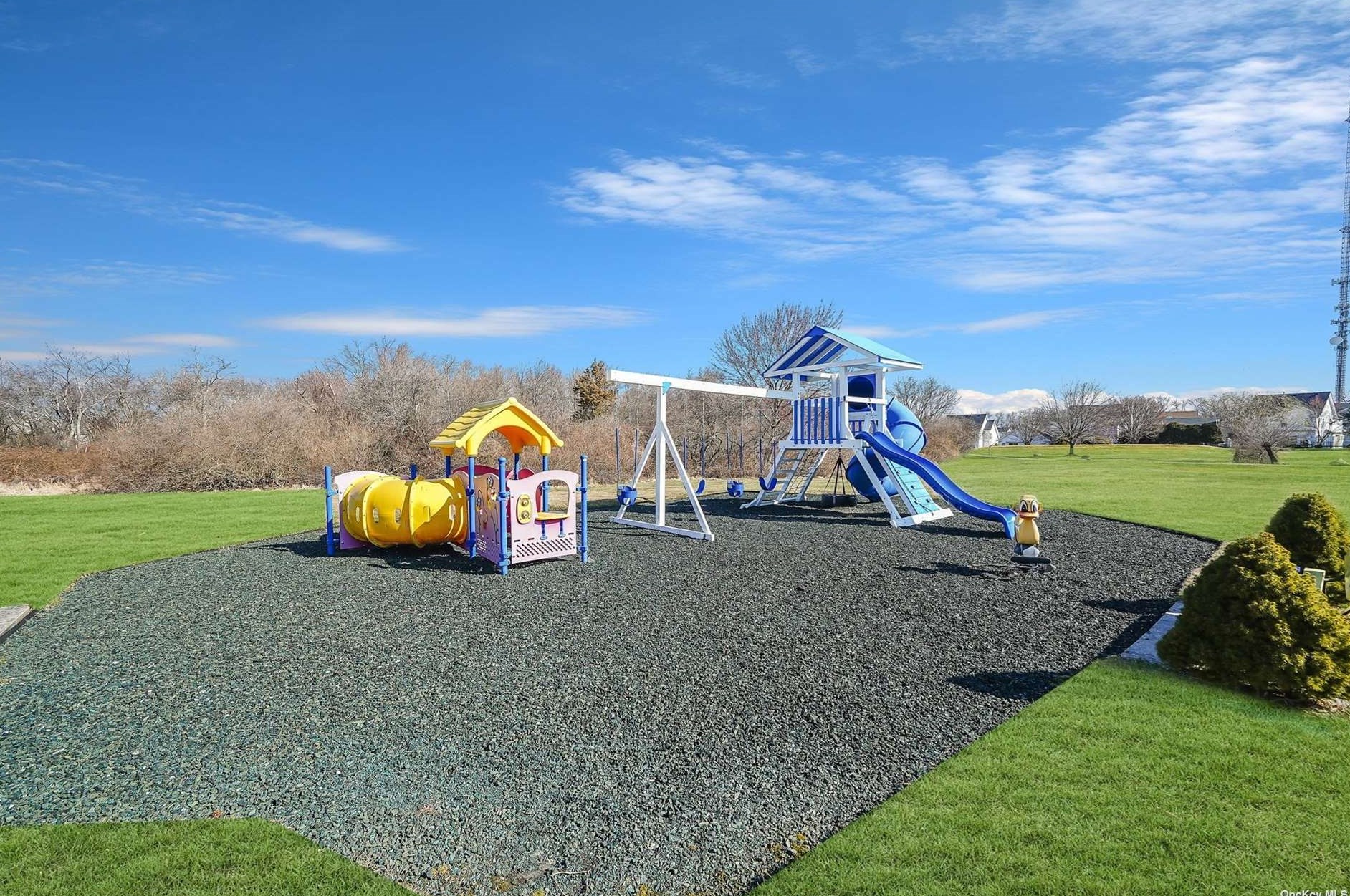 19 Ethan Cir, Middle Island NY  11953-2645 exterior