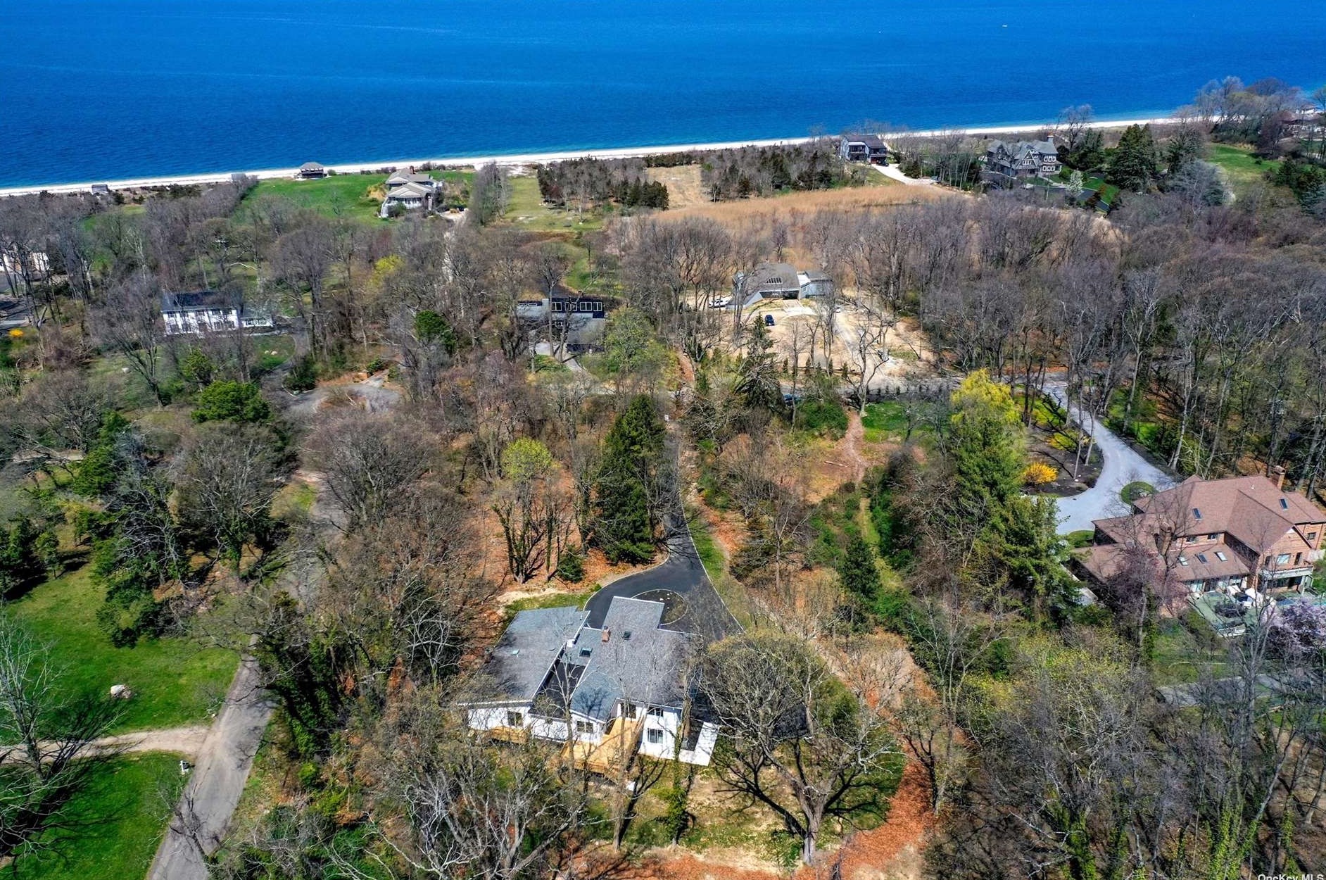 5 Evans Ln, Strongs Neck NY  exterior