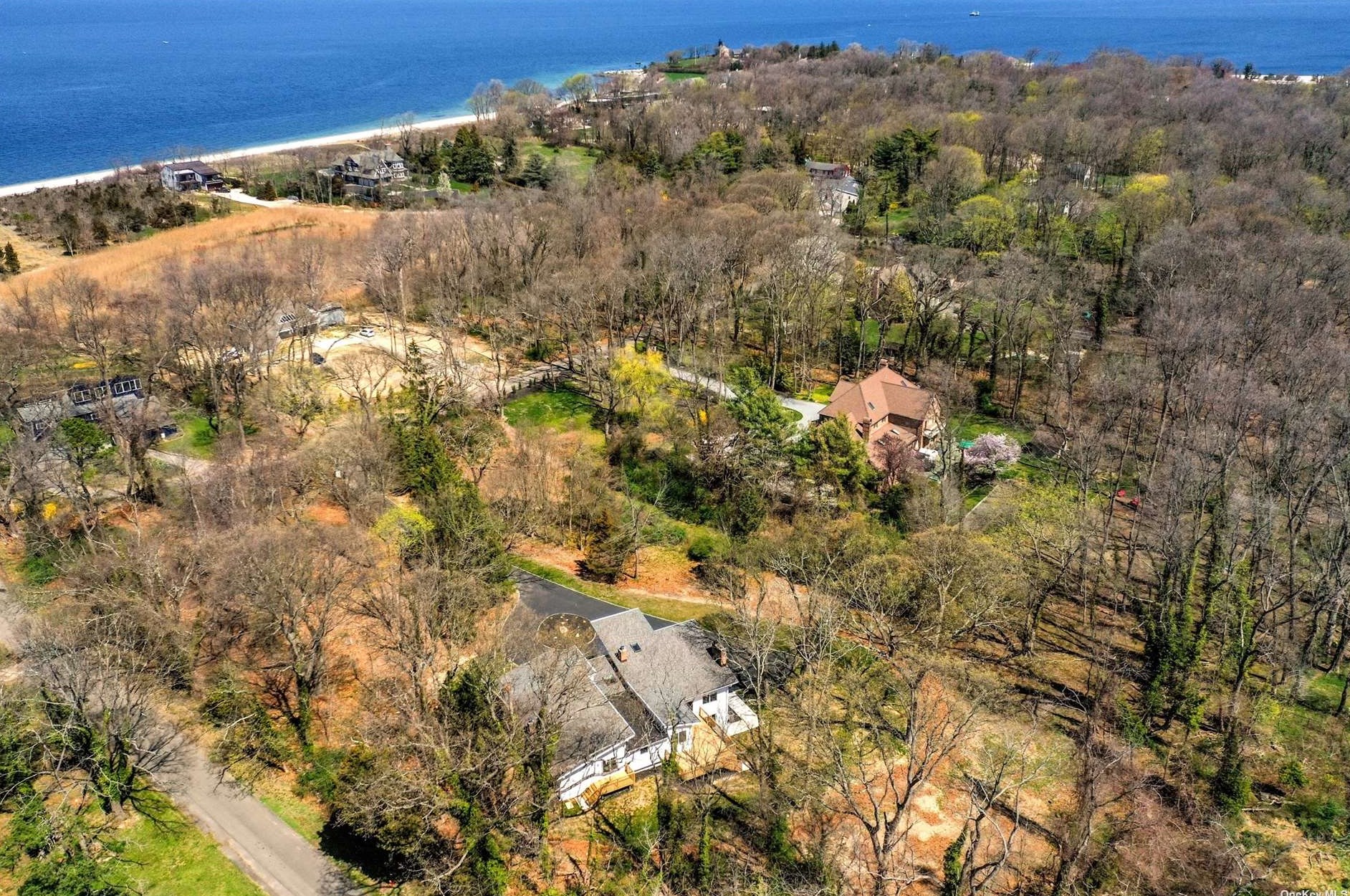 5 Evans Ln, Strongs Neck NY  exterior