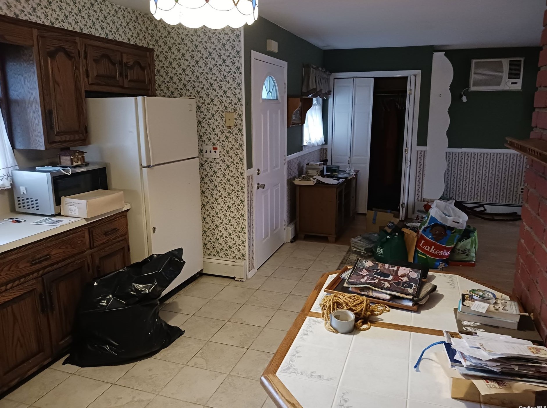 21 April Ln, Hicksville NY  11801-4411 exterior