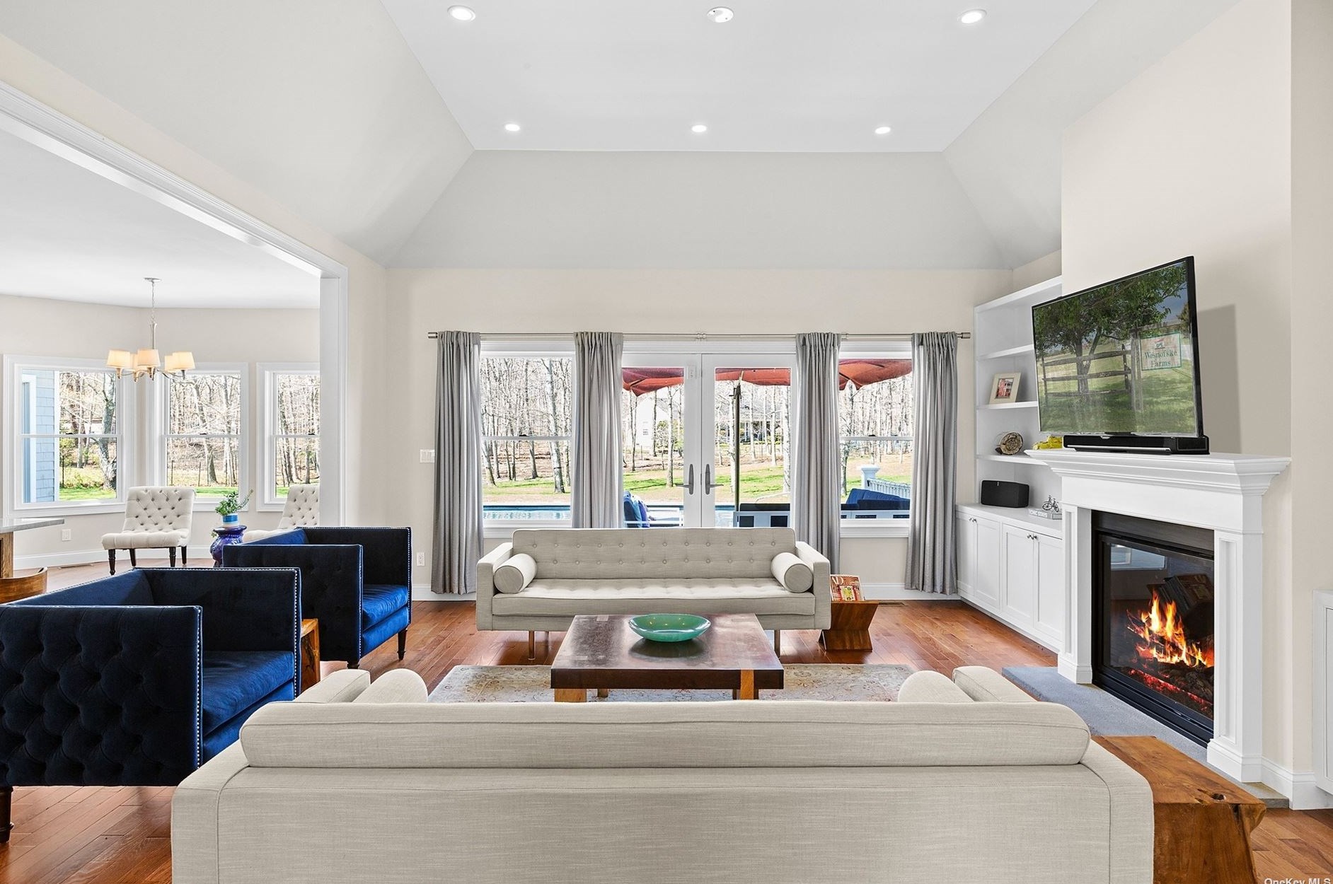 8 Quail Run, Hampton Bays NY  11946-1425 exterior